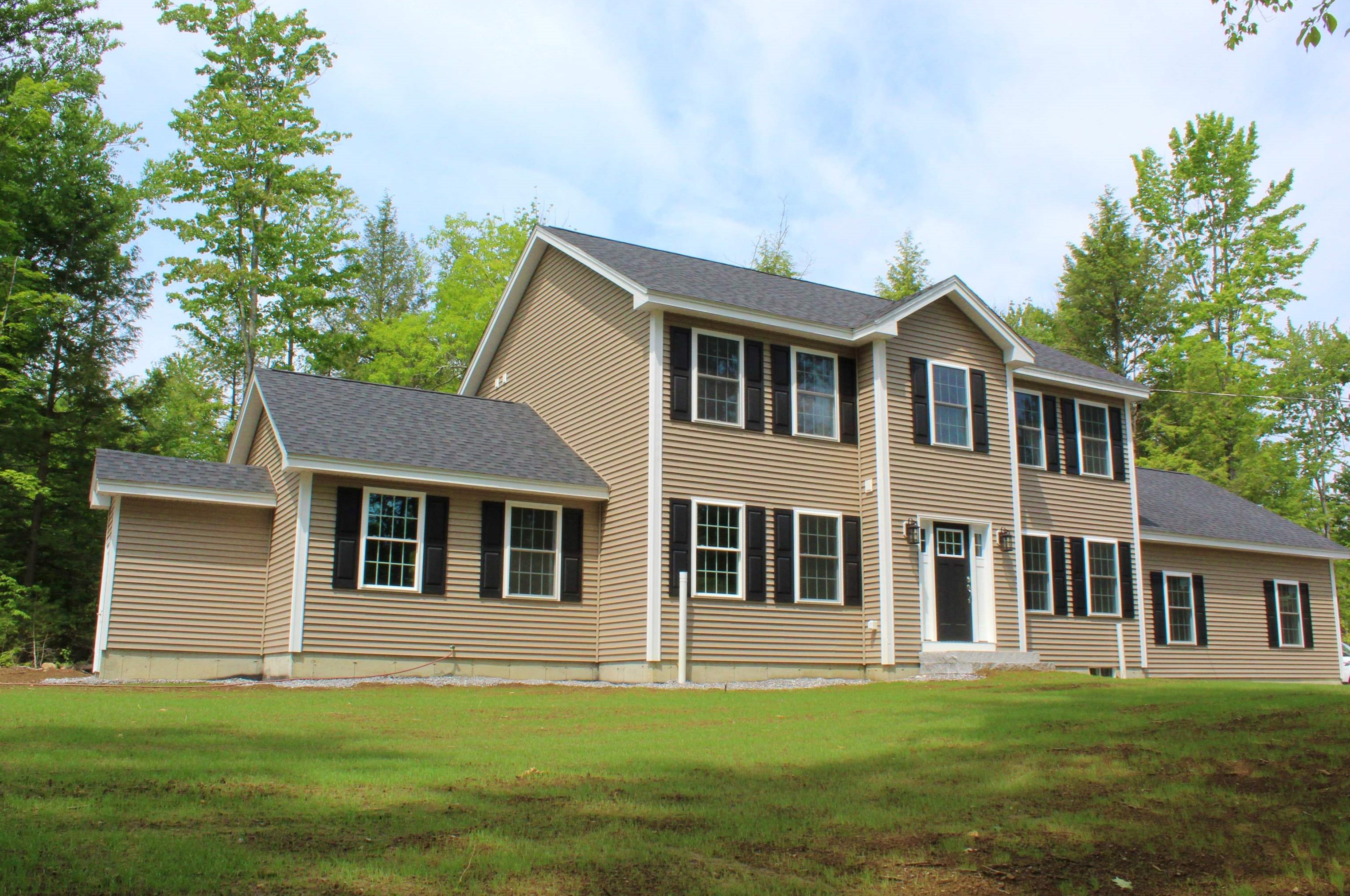 13 Perkins Pond Rd, Weare, NH 03281
