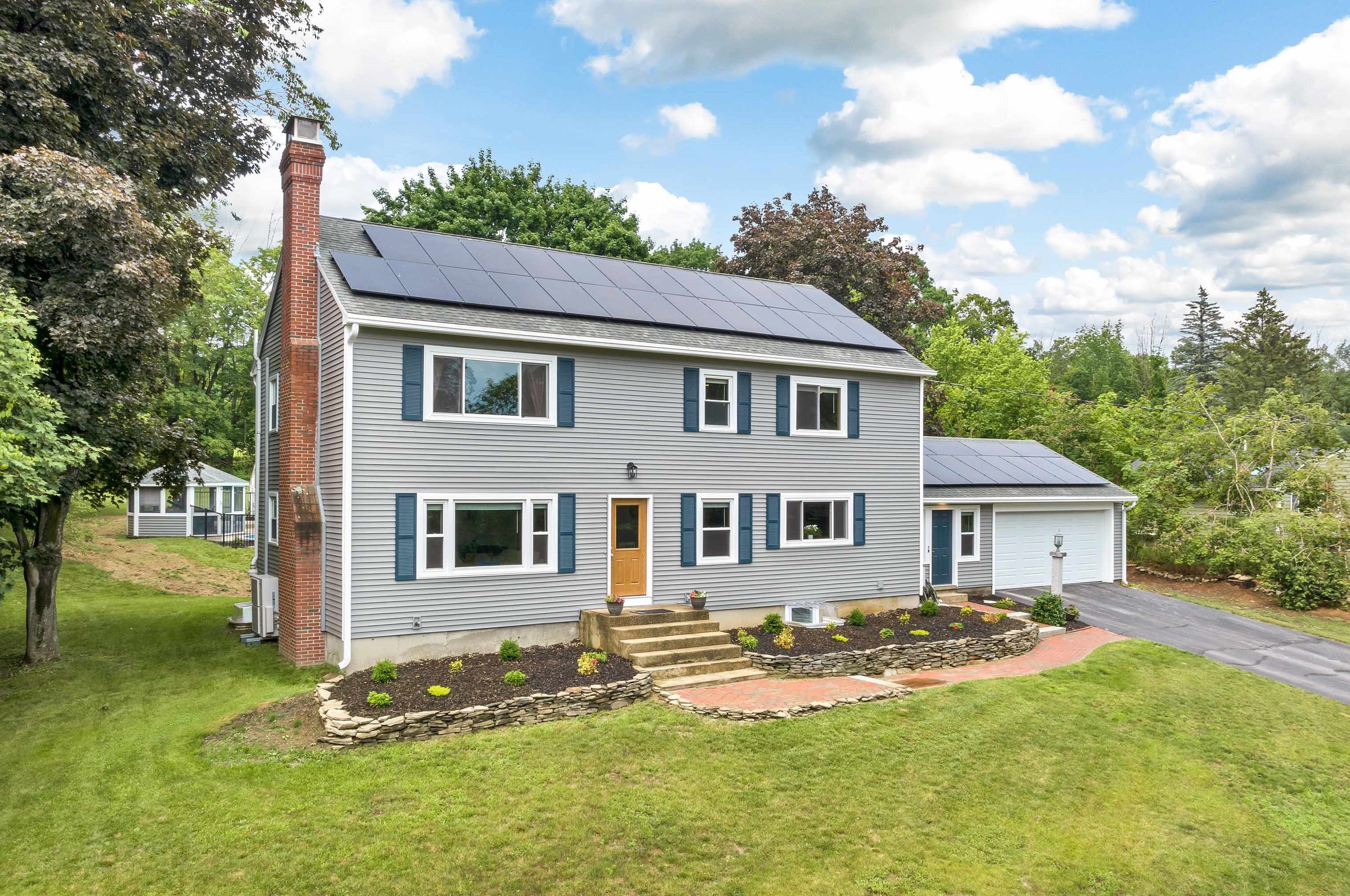 6 Lane Dr, Manchester, NH 03110