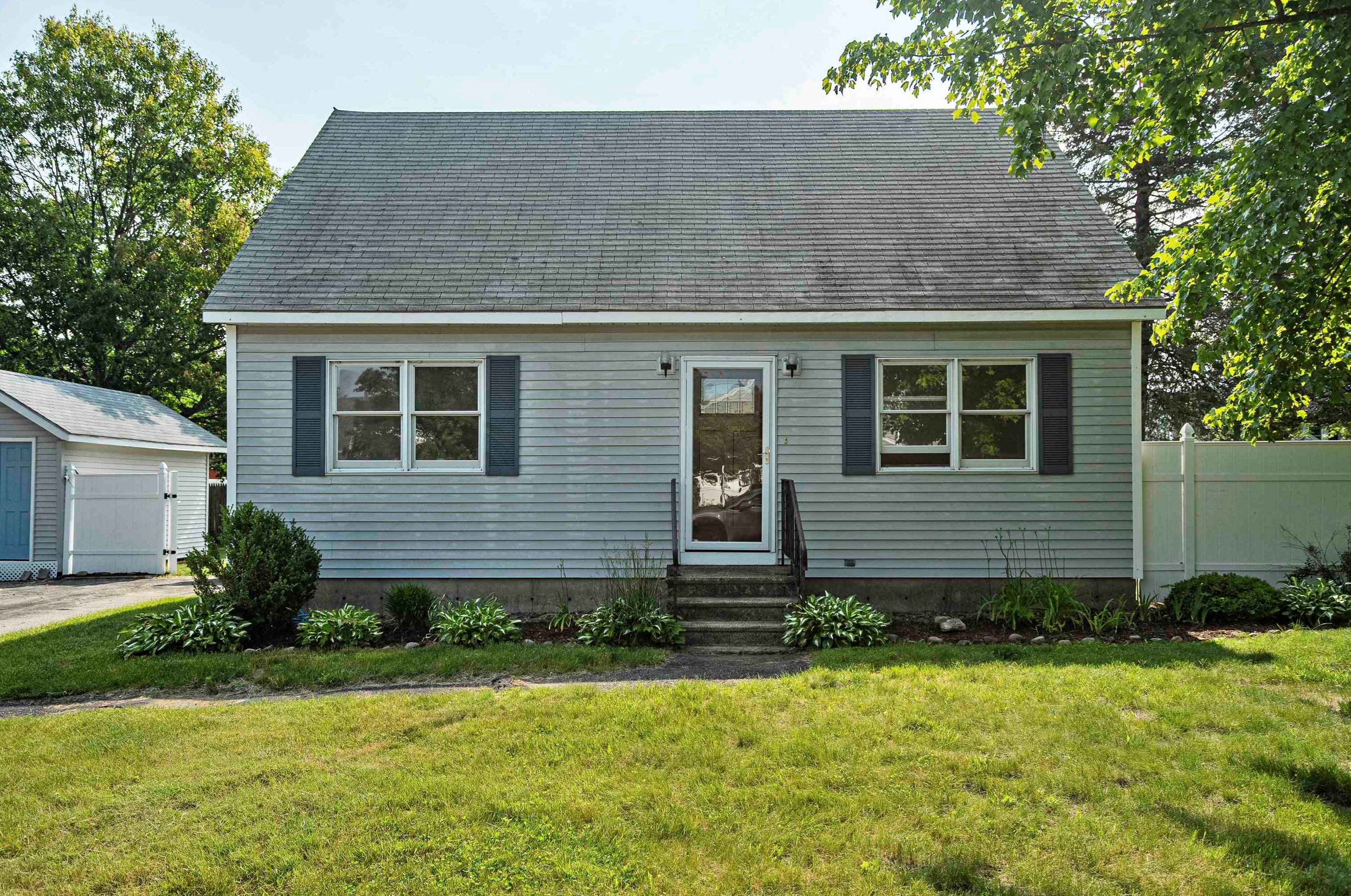 7 Willow St, Allenstown, NH 03275