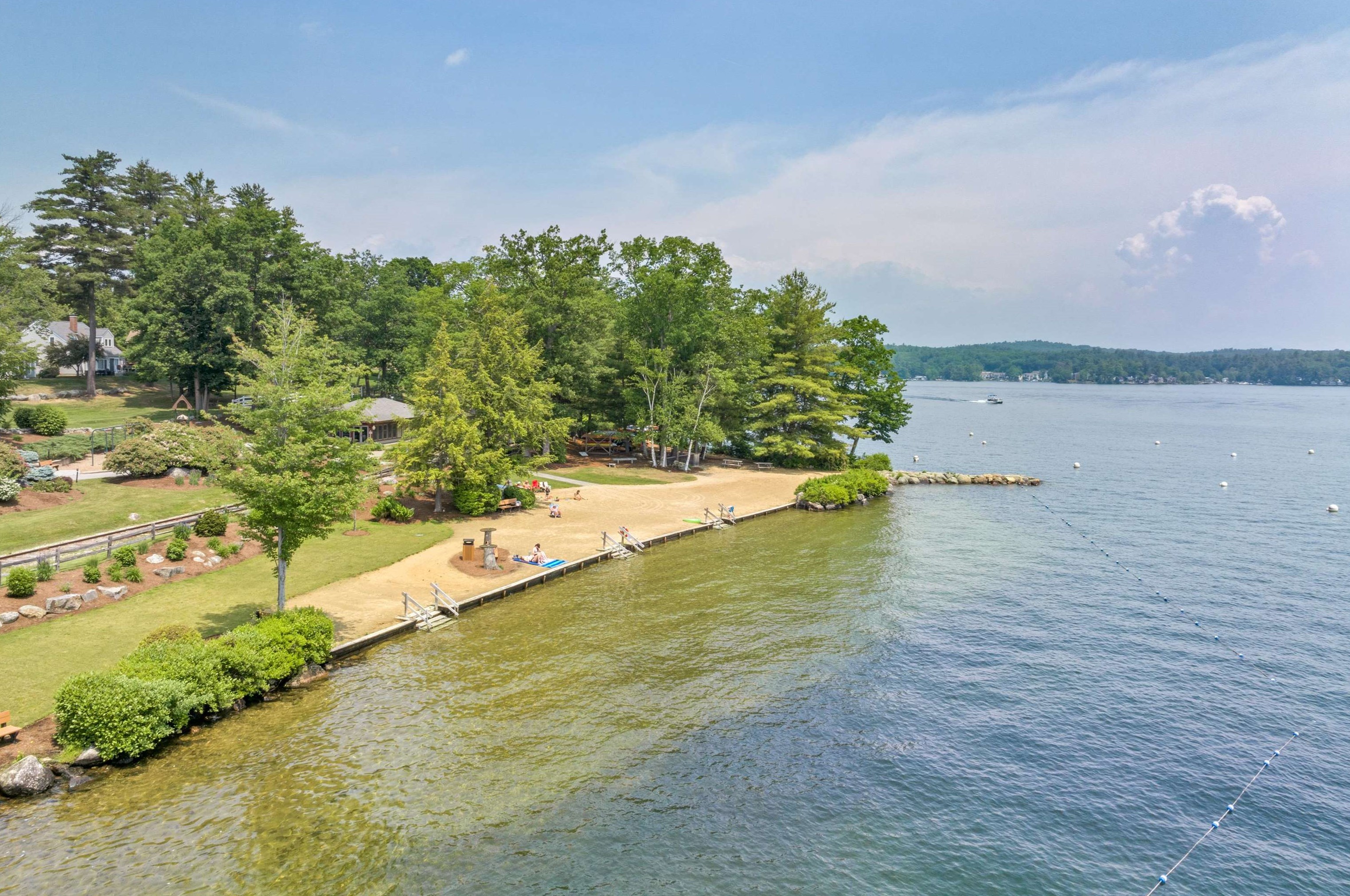 15 Williamsburg Cir #b, Laconia, NH 03246