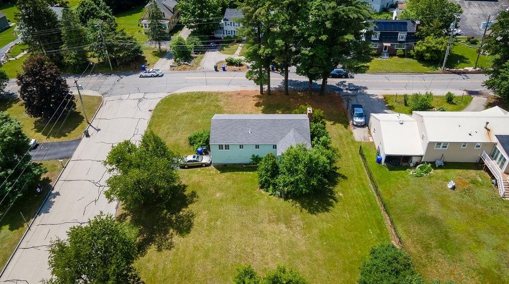 120 Mooresville Rd, Manchester, NH 03103