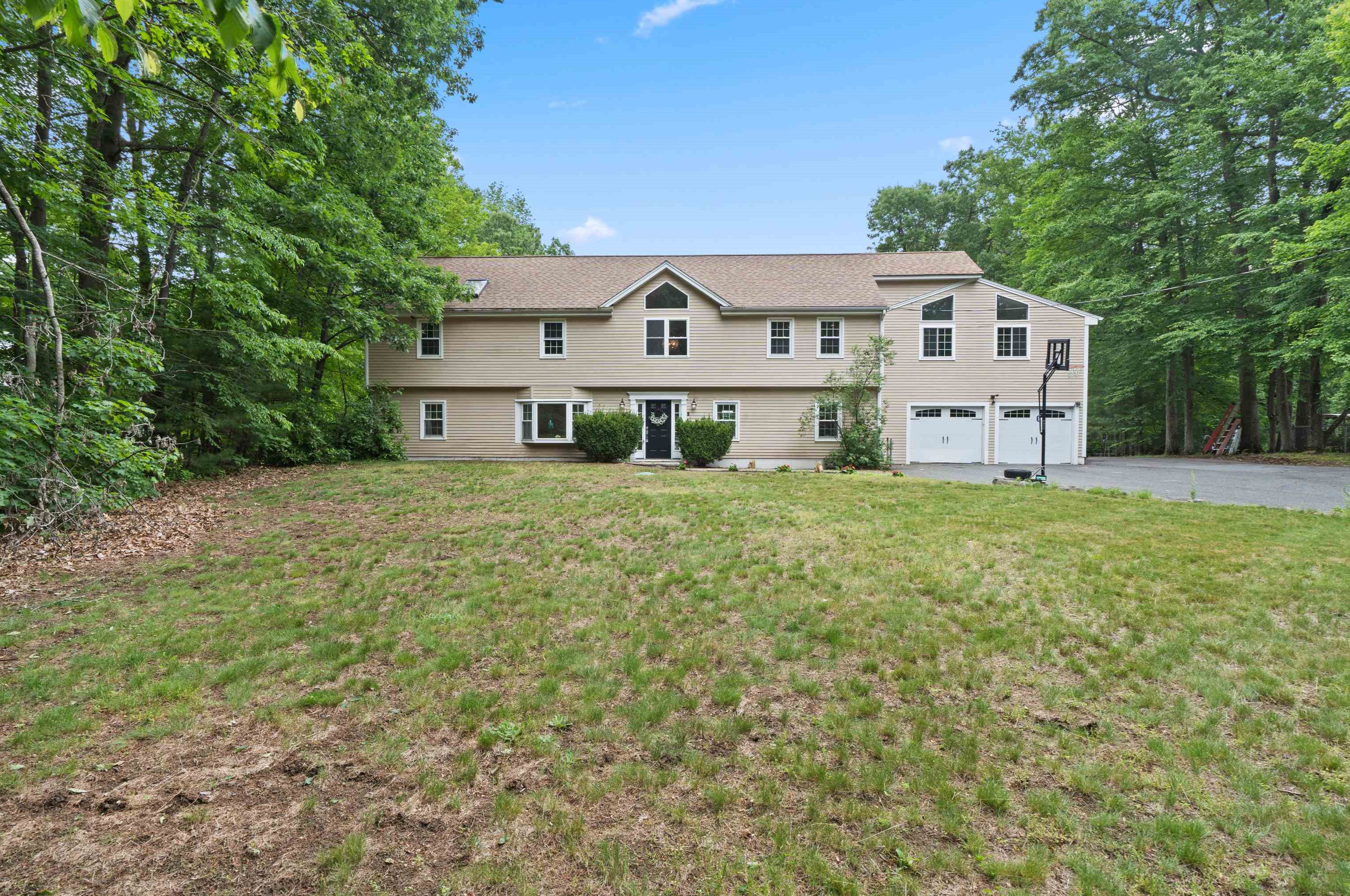 102 Sweet Hill Rd, Plaistow, NH 03865