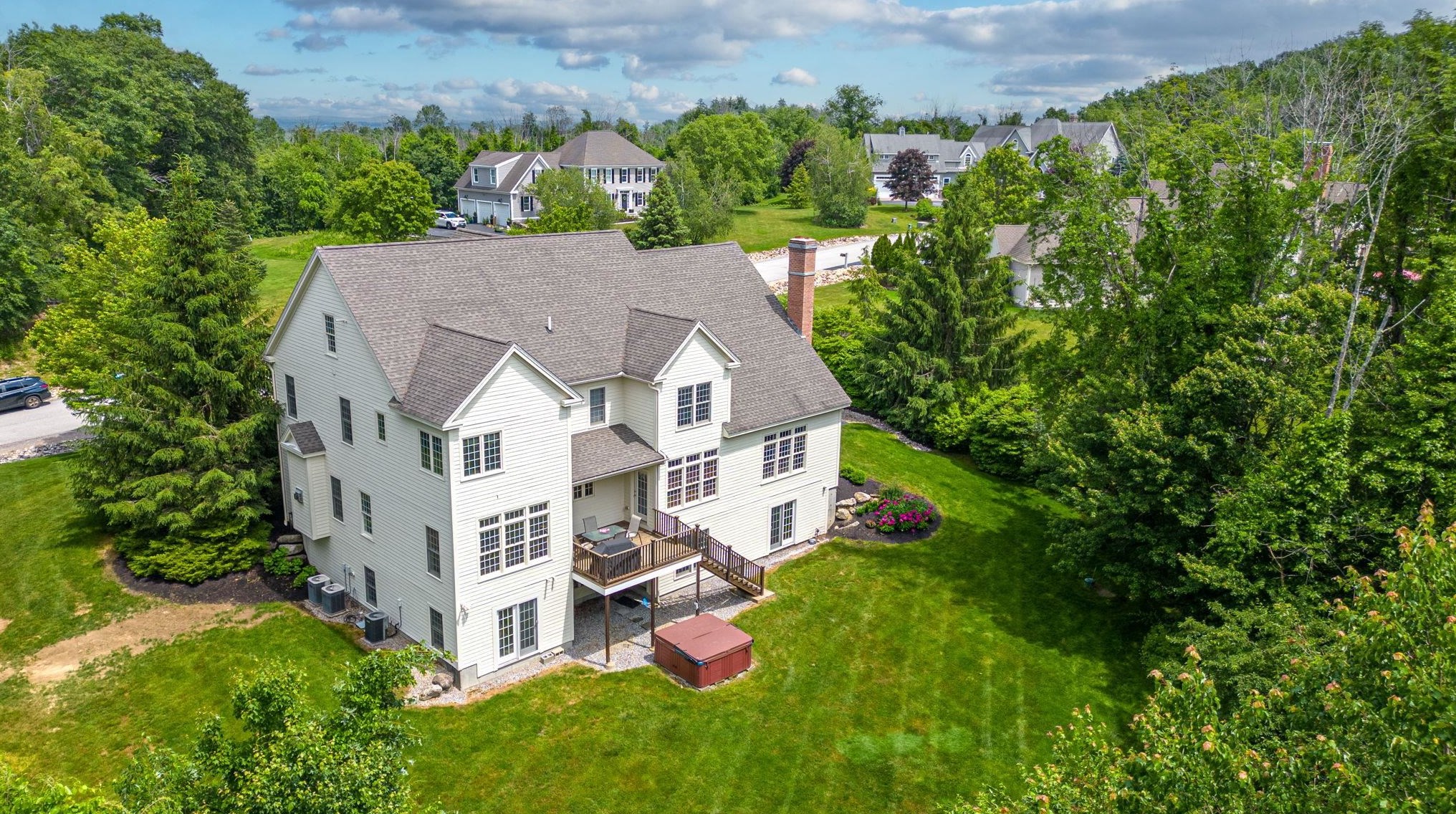 5 Champagne Ter, Manchester, NH 03110-5219