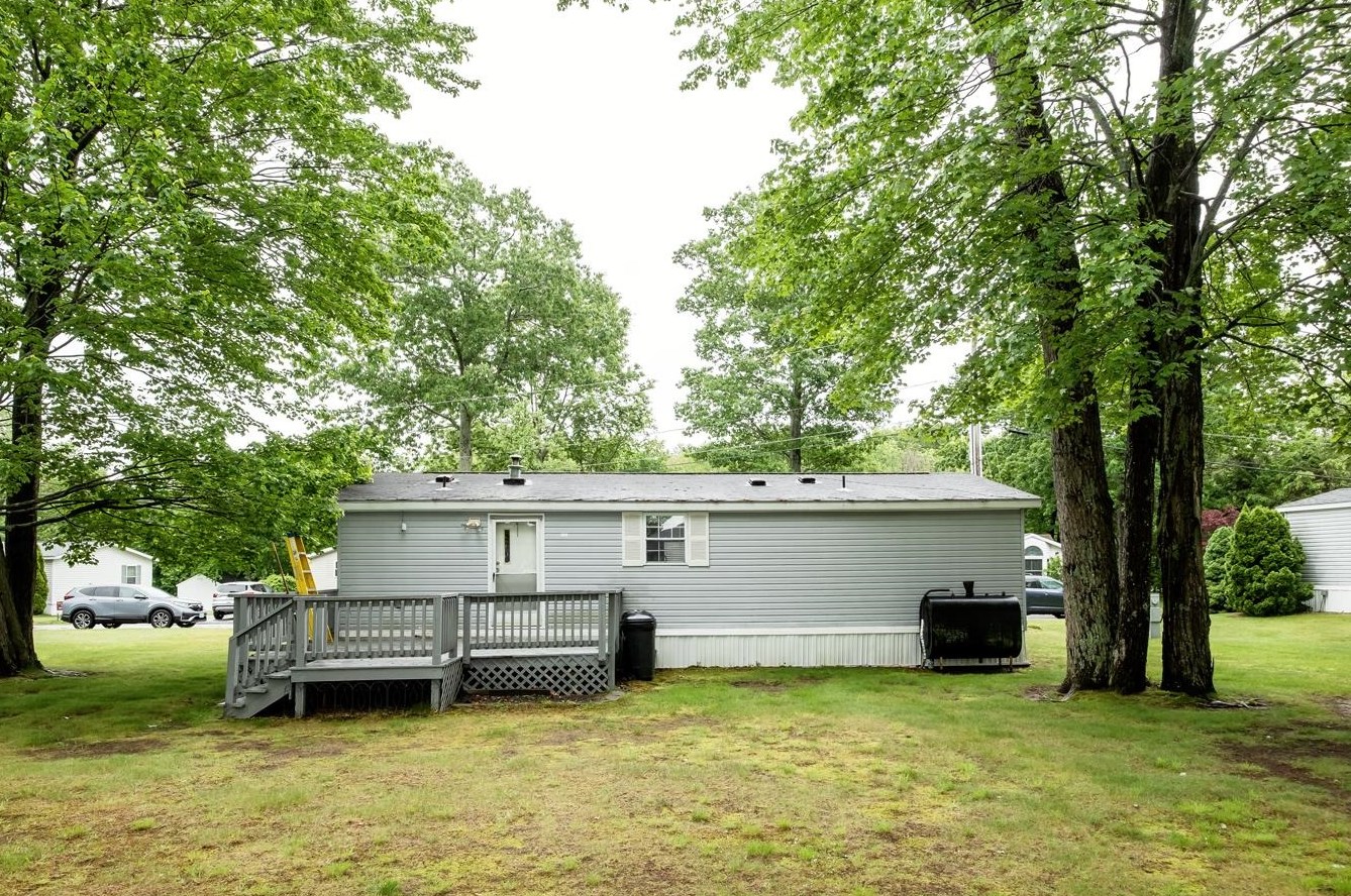 8 Holly Circle, North Hampton, NH 03862