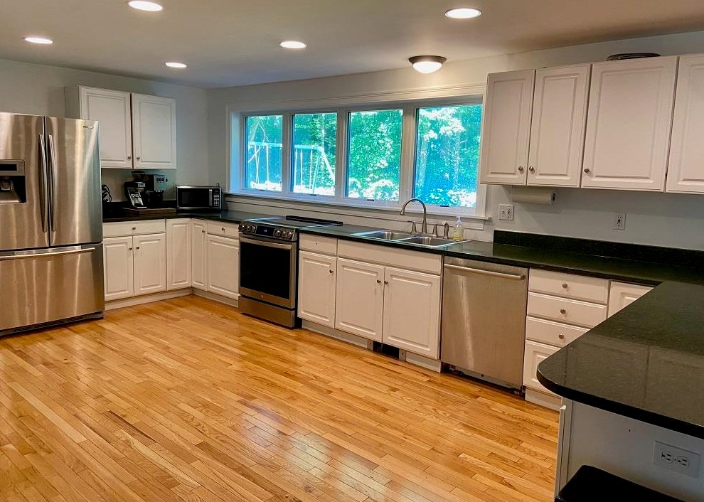 5 Meader Ln, Lee, NH 03824