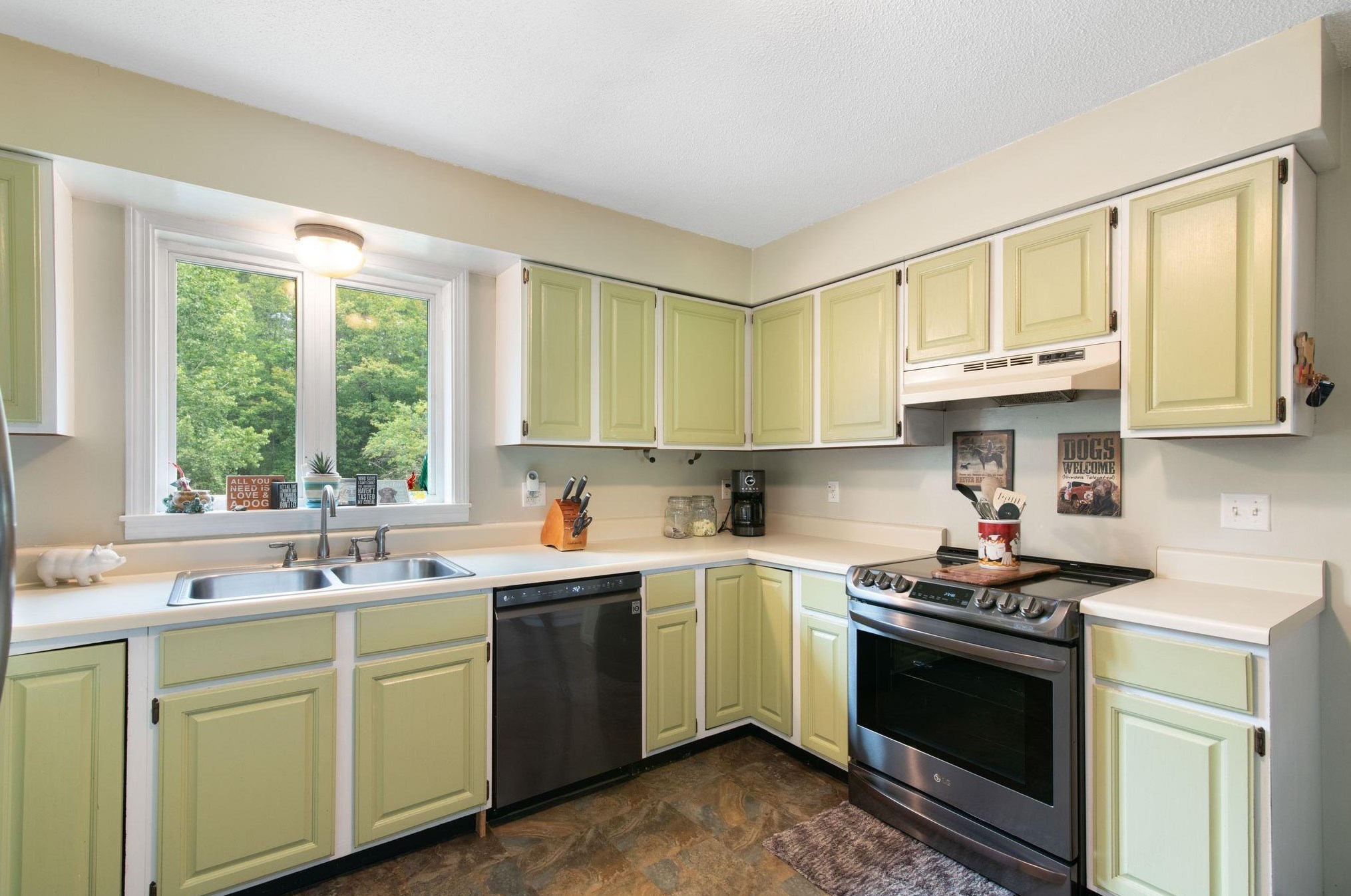 46 Fox Run Rd, Hinsdale, NH 03451