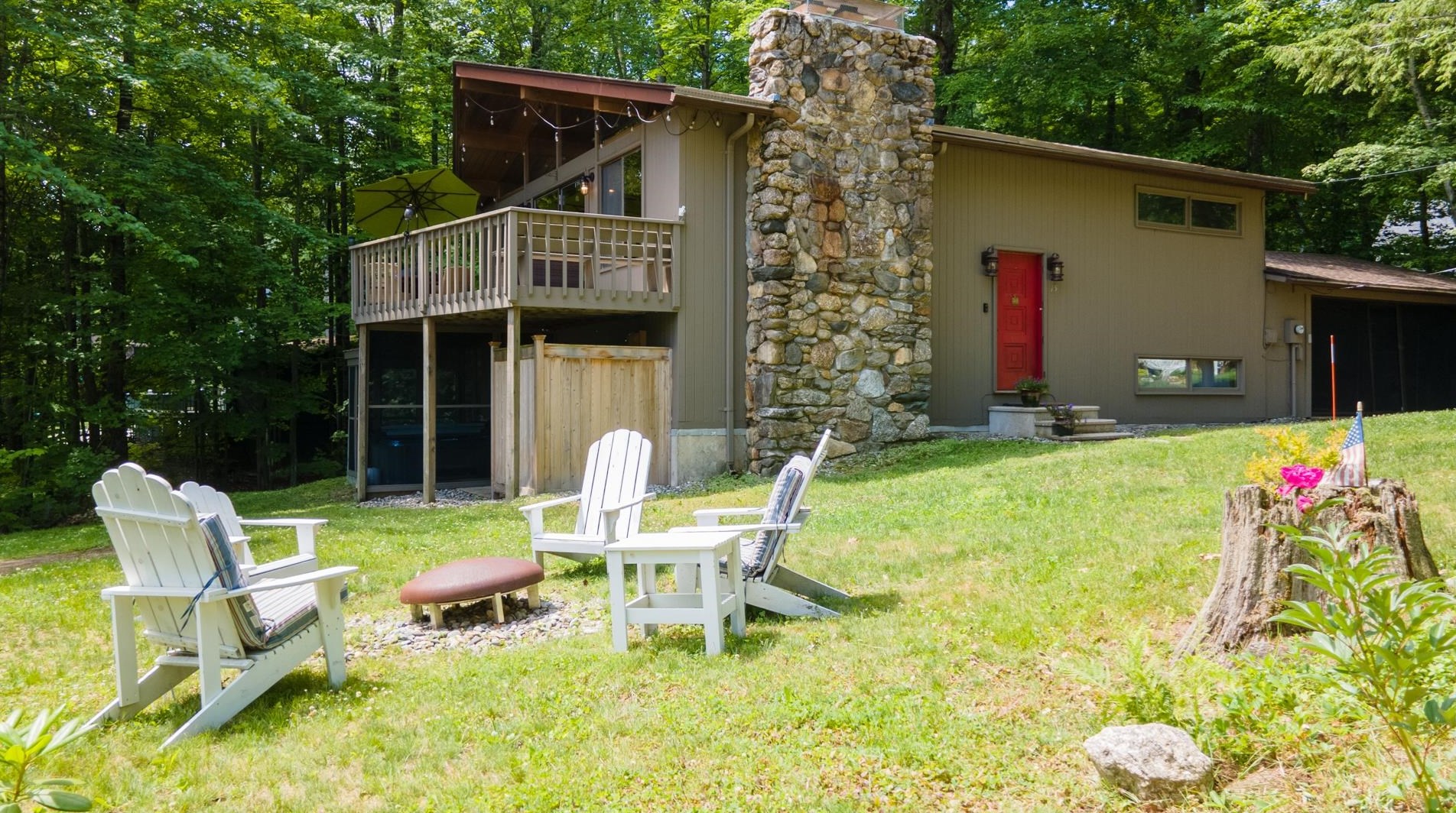 15 Brookhurst Ln, Meredith NH  03253-7107 exterior