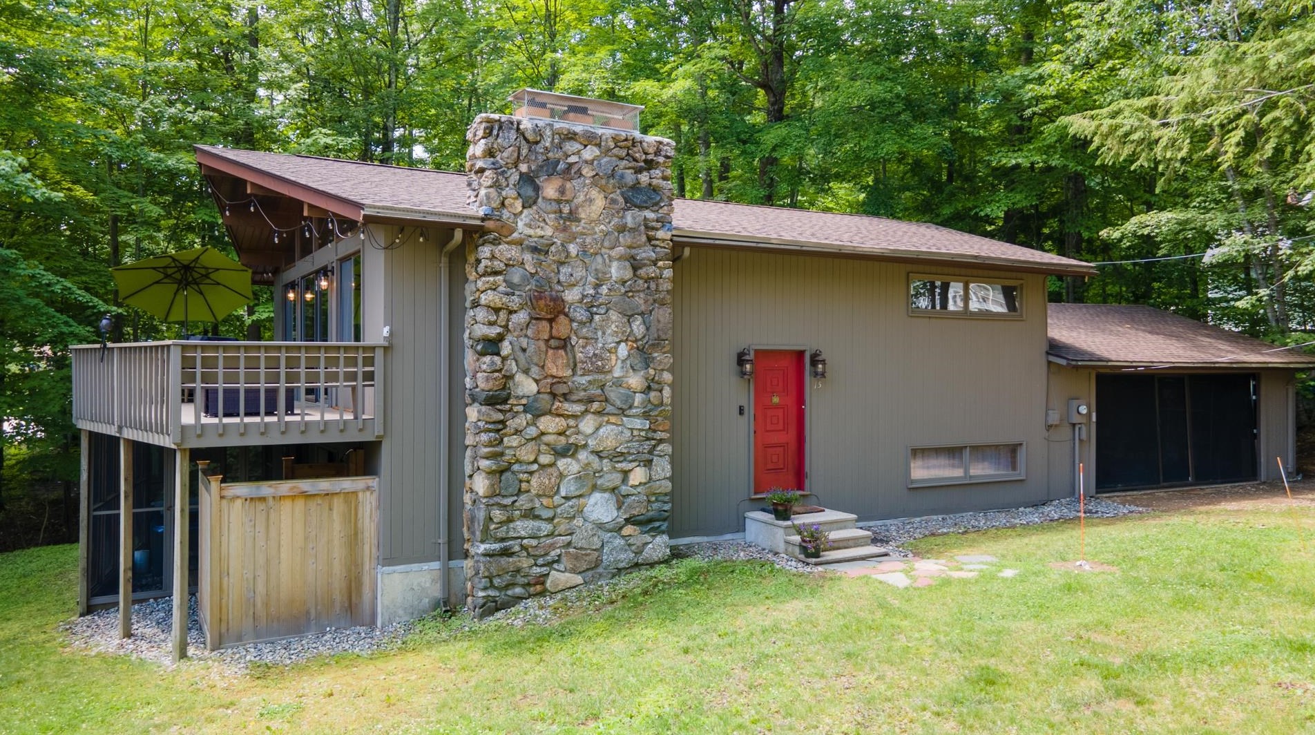 15 Brookhurst Ln, Meredith NH  03253-7107 exterior