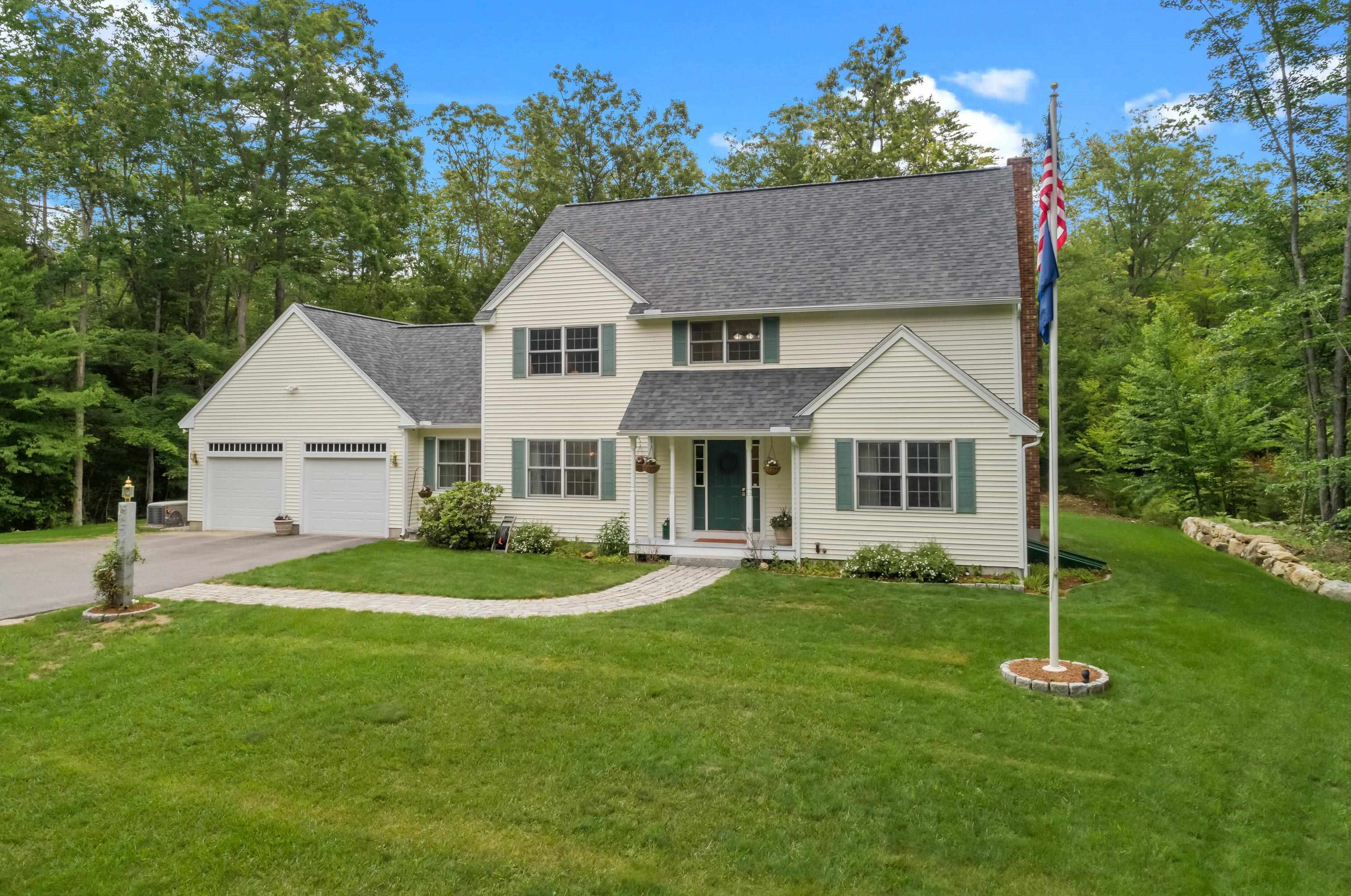 12 County Rd, Goffstown, NH 03046