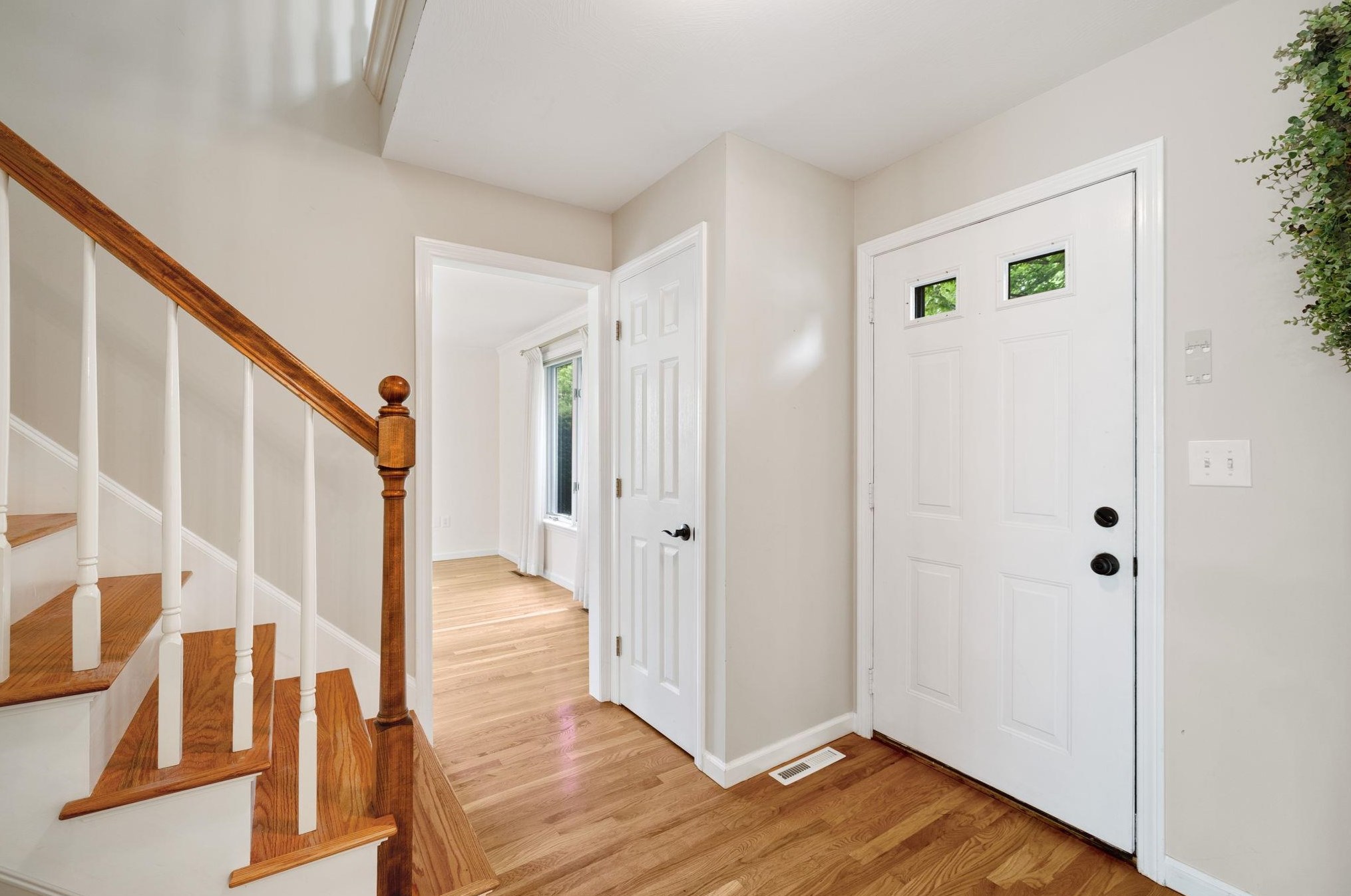 4 Pewter Ct, Nashua, NH 03063