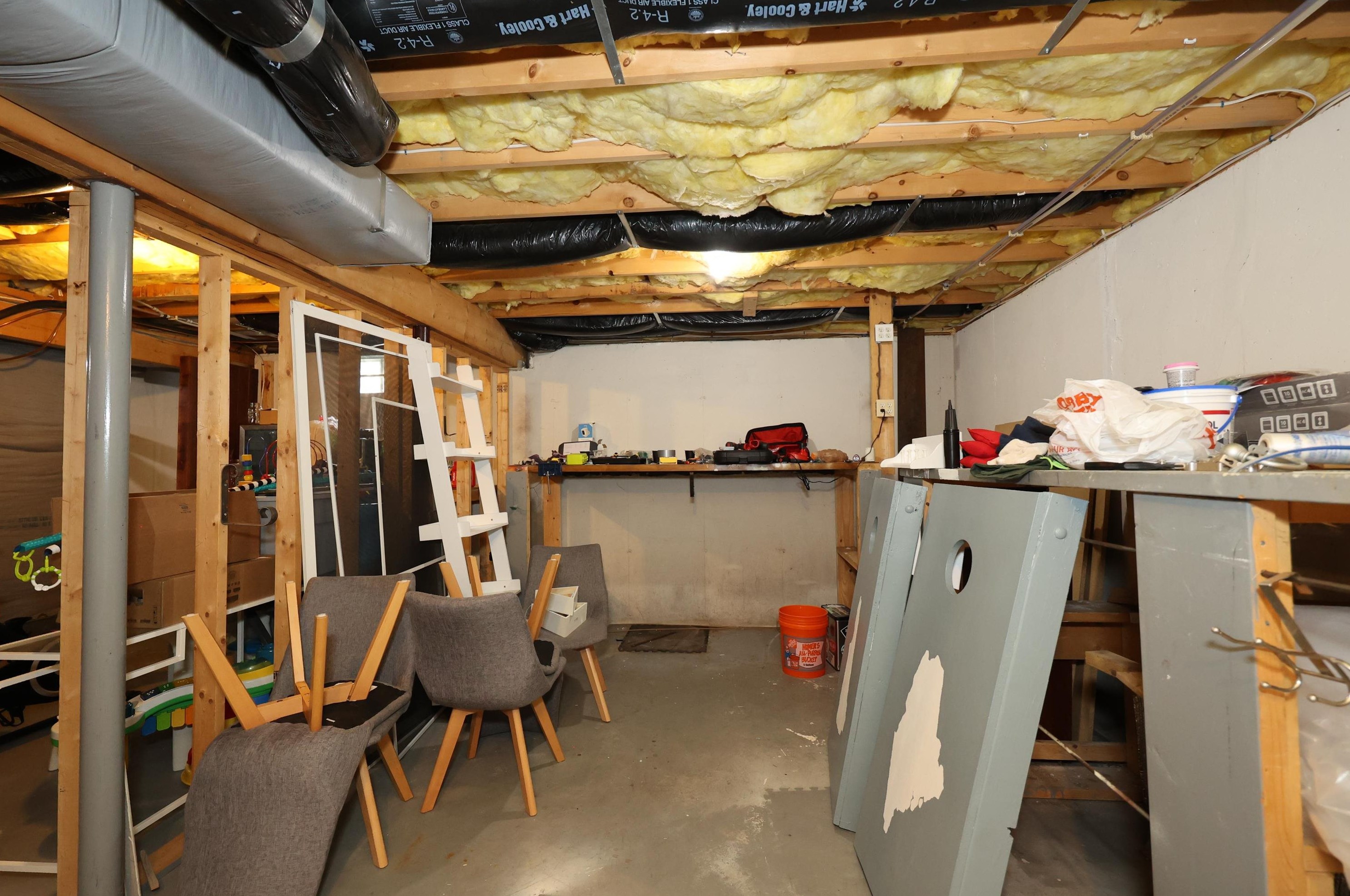 106 Whittington St, Manchester NH  03104-6487 exterior