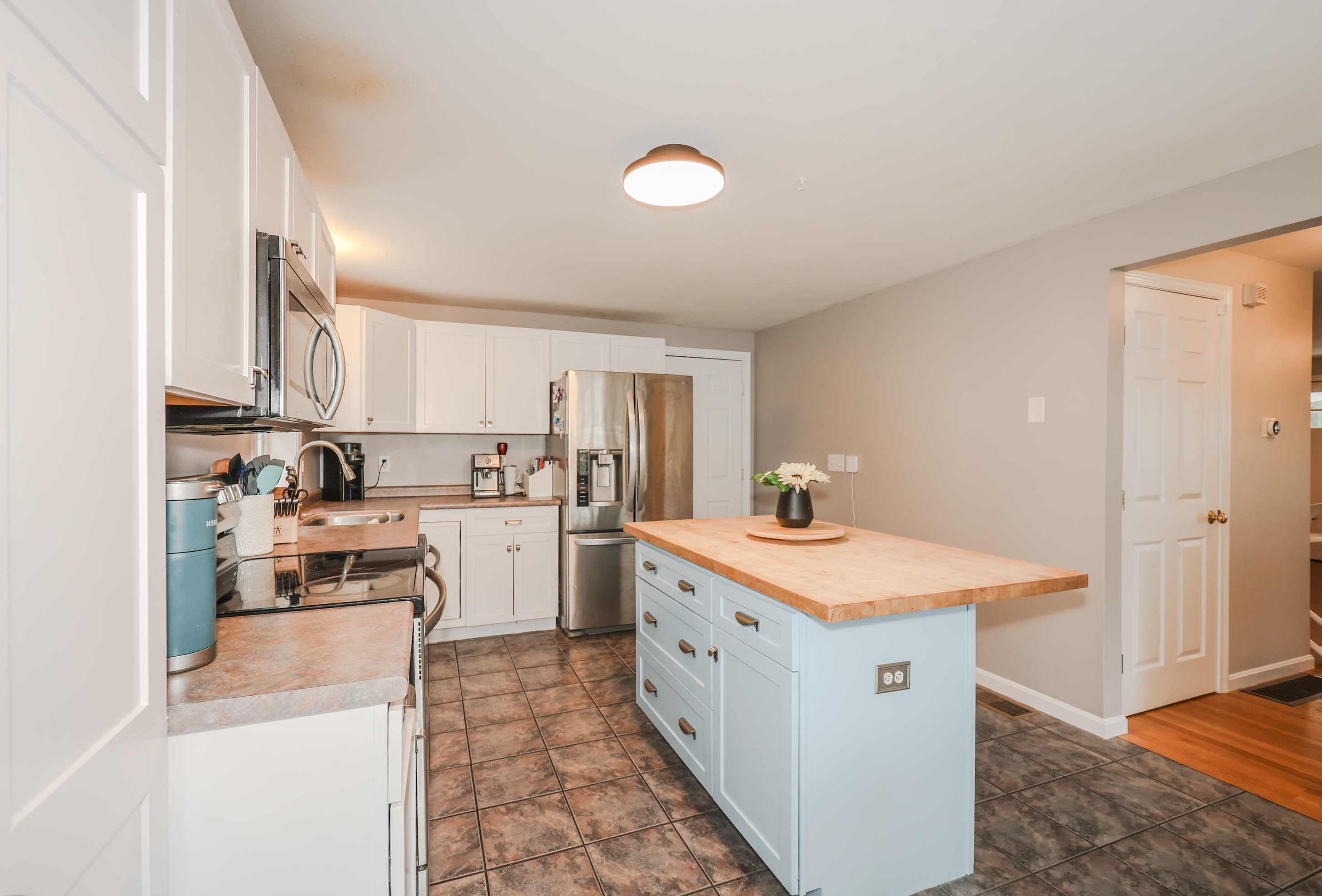 106 Whittington St, Manchester NH  03104-6487 exterior