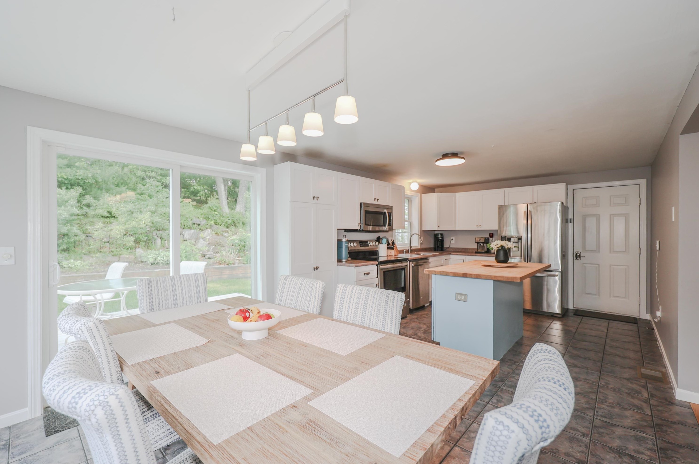 106 Whittington St, Manchester NH  03104-6487 exterior