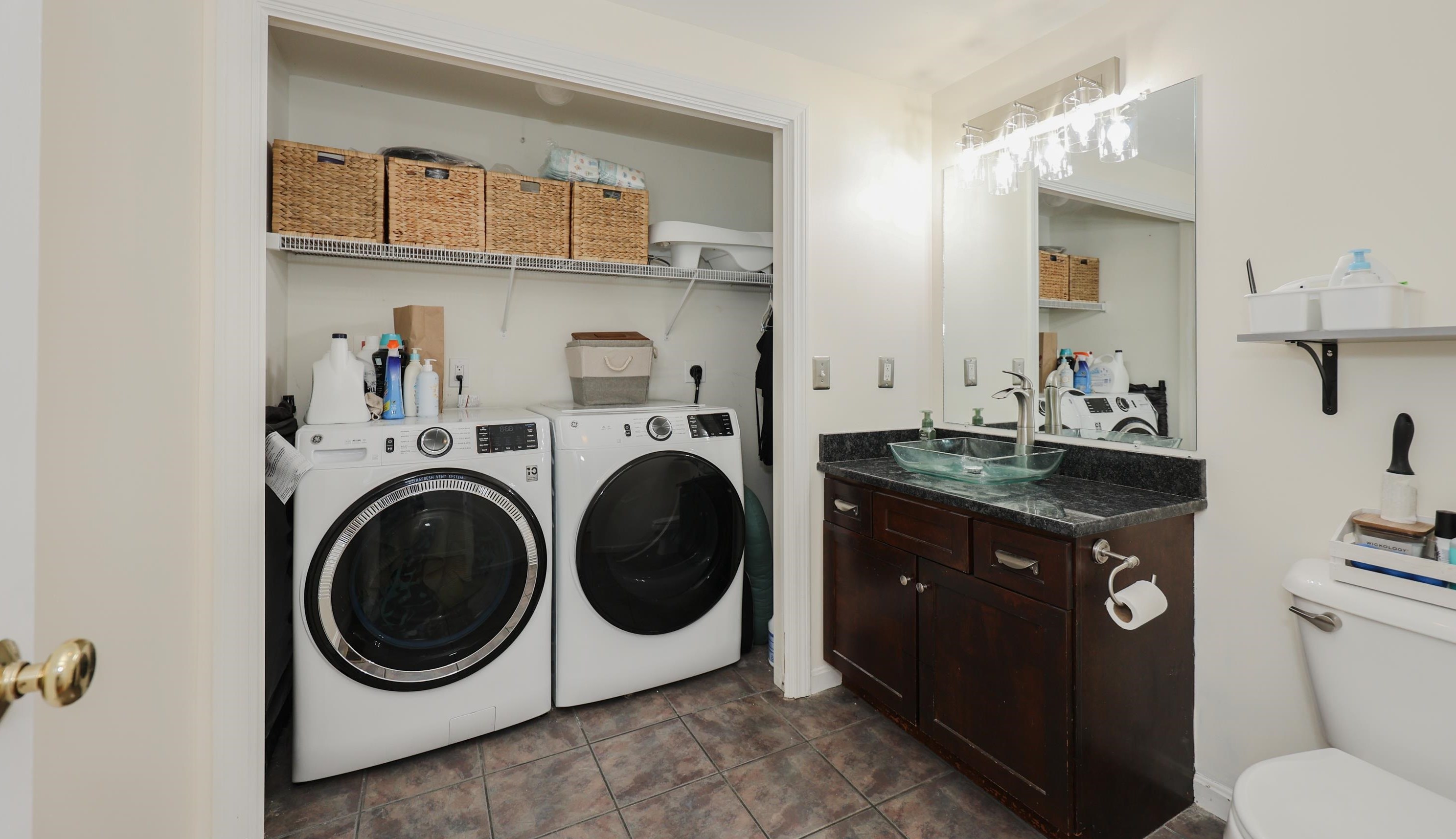 106 Whittington St, Manchester NH  03104-6487 exterior