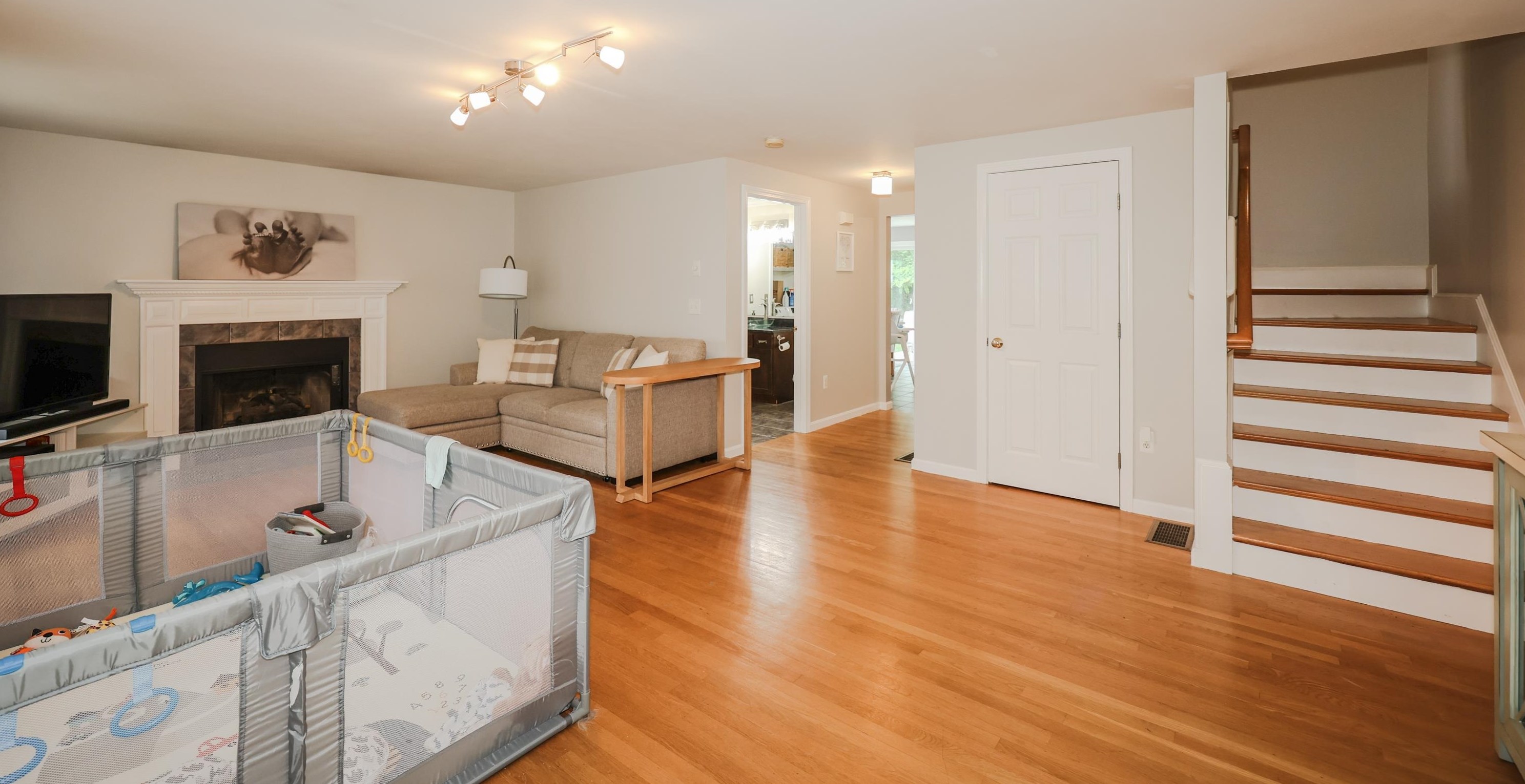 106 Whittington St, Manchester NH  03104-6487 exterior