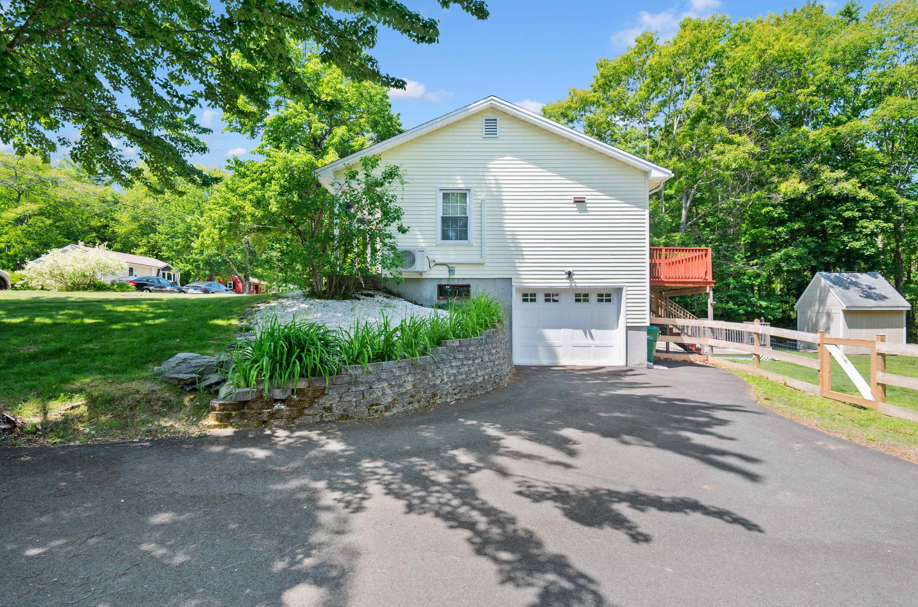 58 Autumn St, Rochester NH  03868-8500 exterior