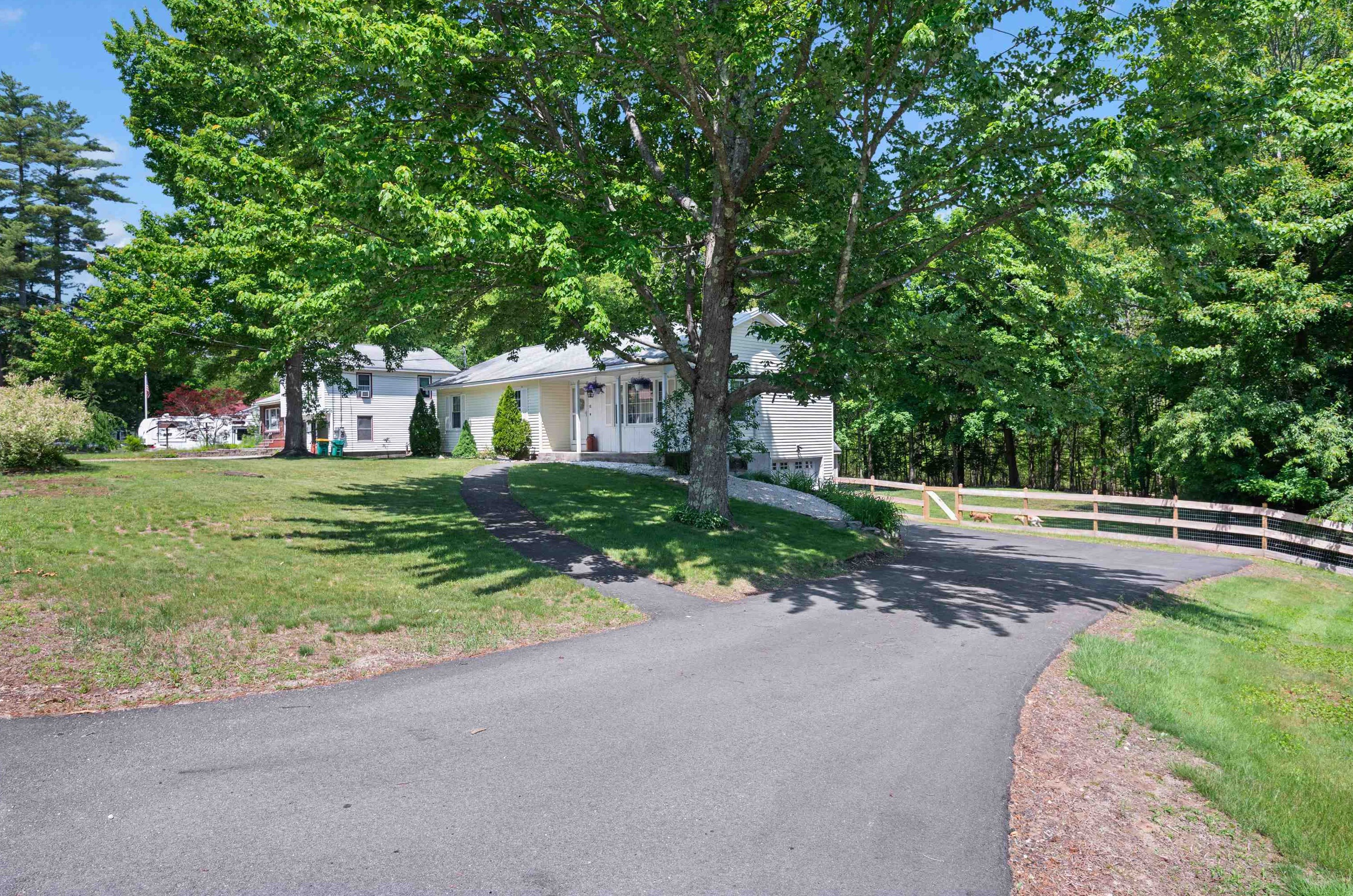 58 Autumn St, Rochester NH  03868-8500 exterior