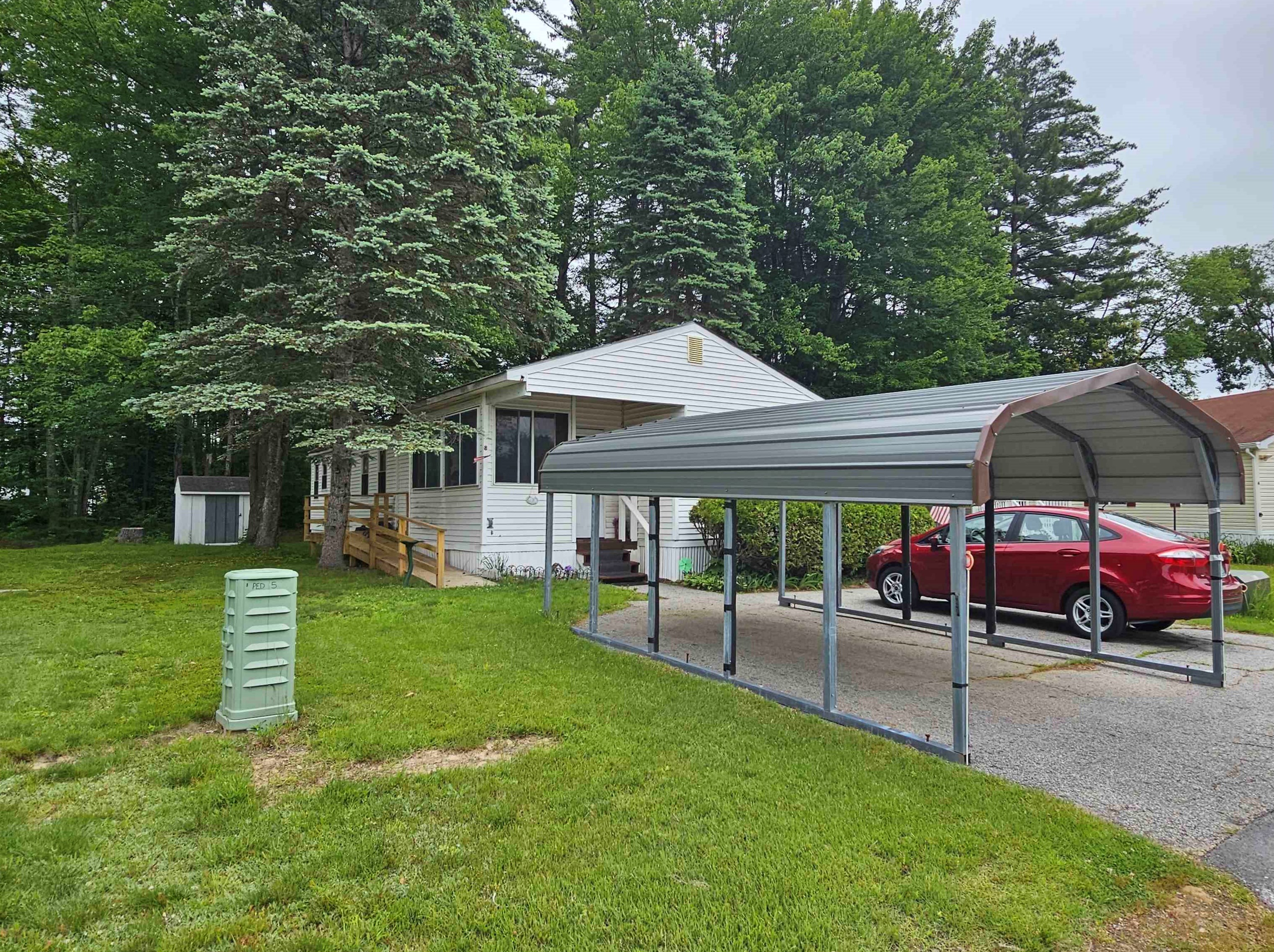 8 Duke Ln, Concord, NH 03303