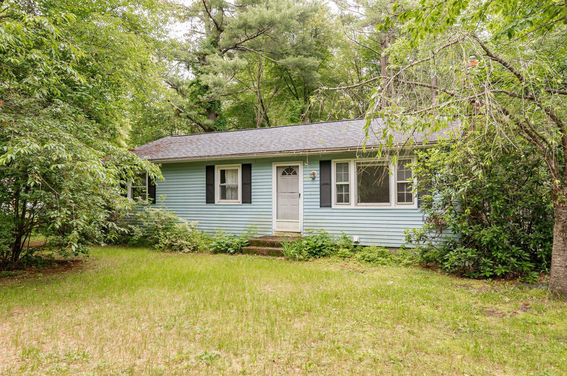3 Molsom Cir, Hudson, NH 03052