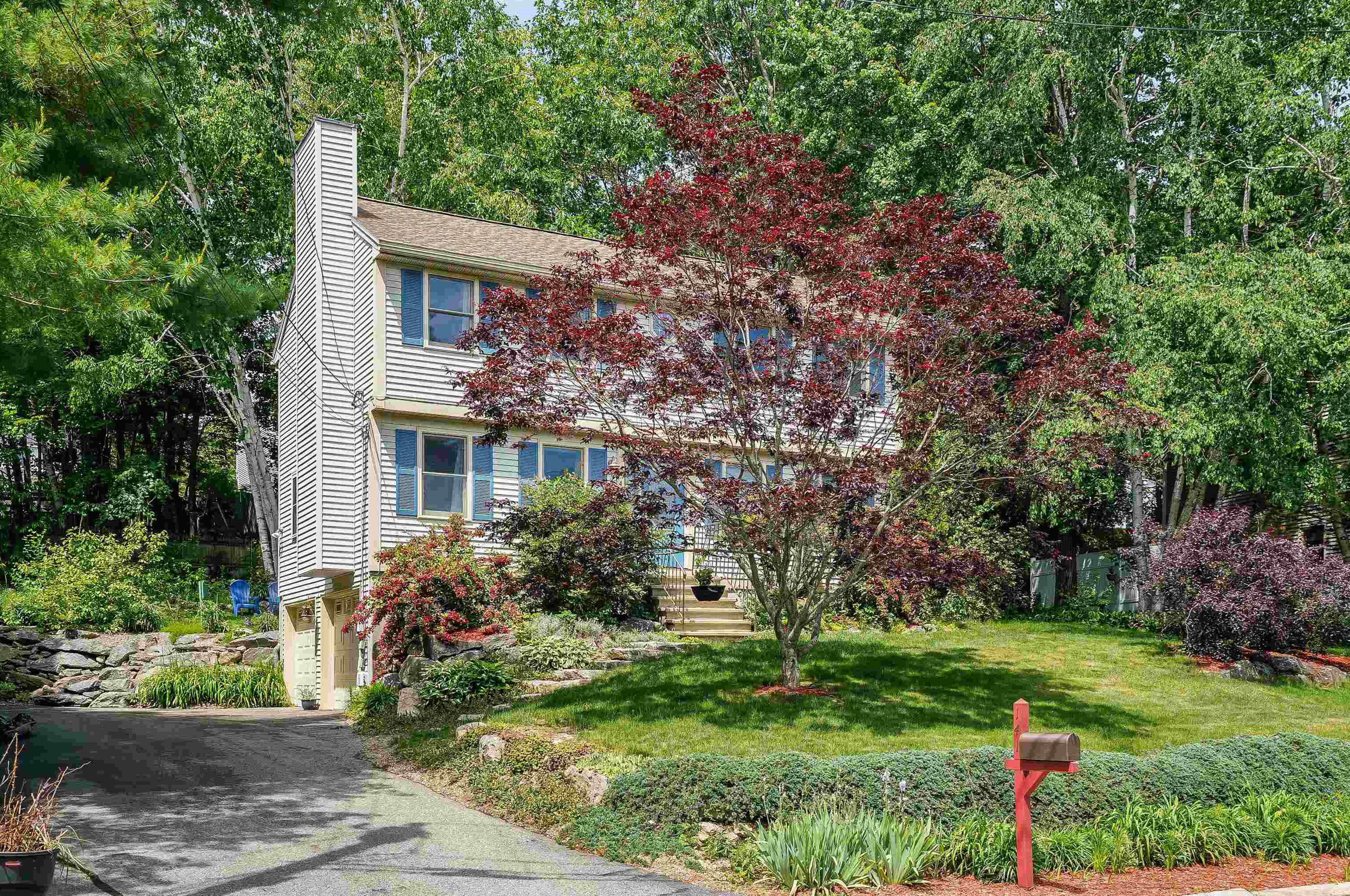 141 Eastwind Dr, Manchester, NH 03104