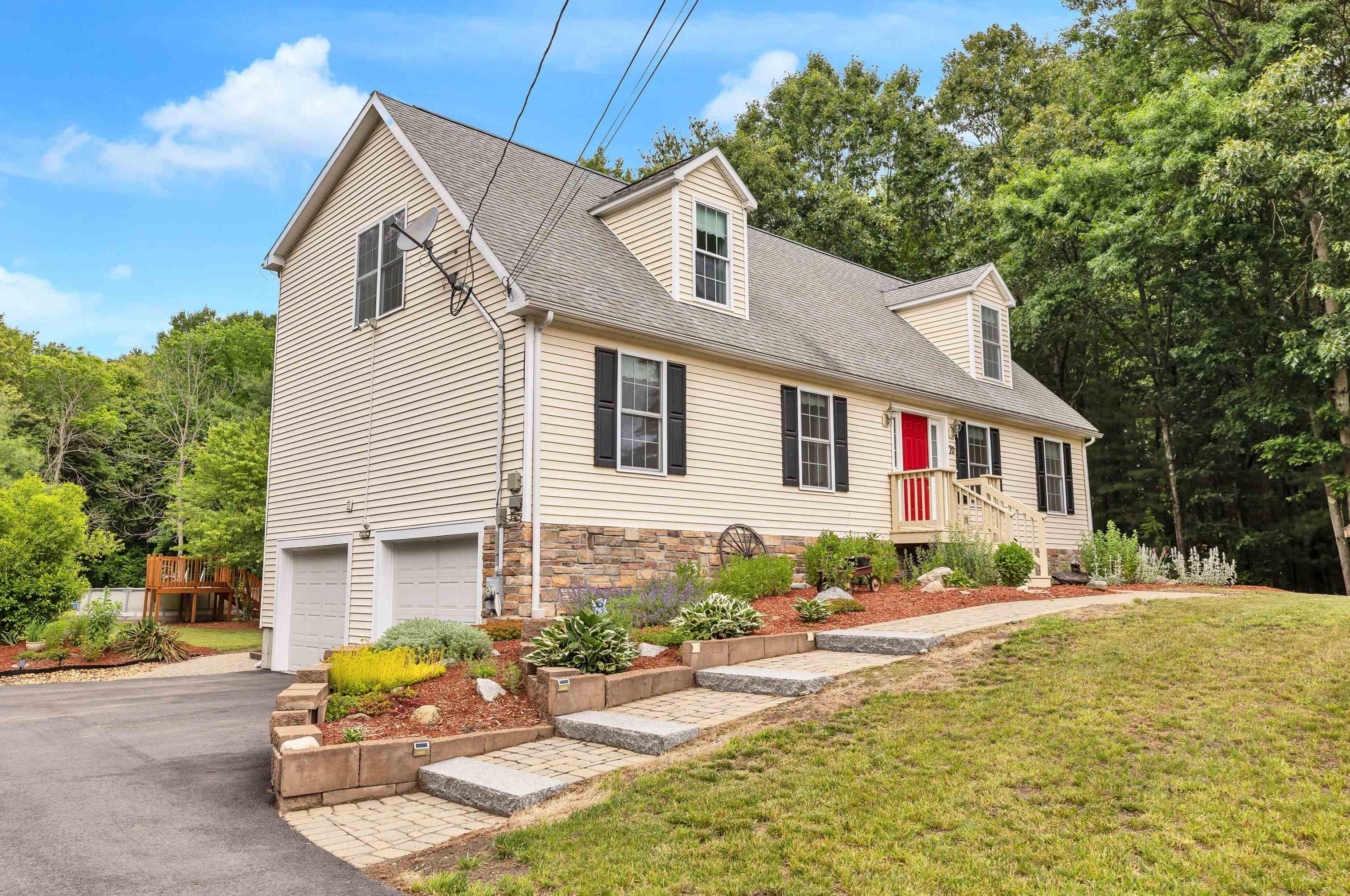 70 Marsh Rd, Pelham, NH 03076