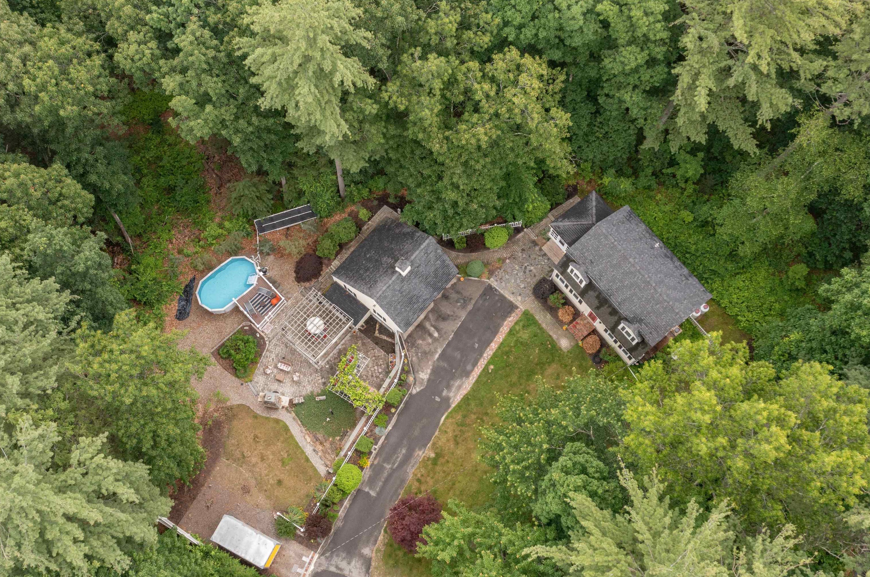 4 Blueberry Ln, Londonderry, NH 03053