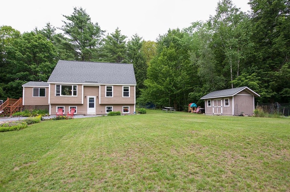 37 Middle Rd, Deerfield, NH 03037