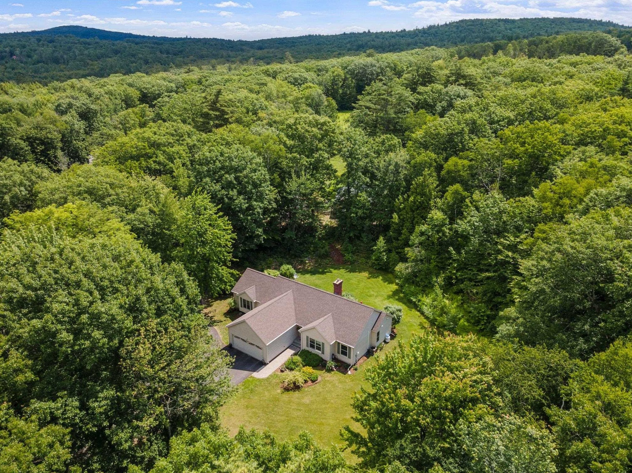 937 Sanborn Rd, Sanbornton, NH 03269