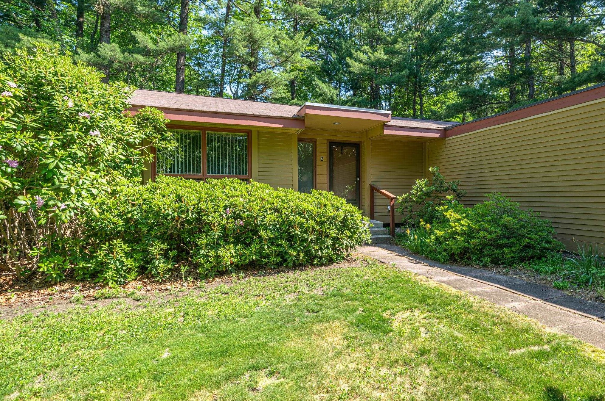 5 Dryden Ave, Nashua, NH 03062