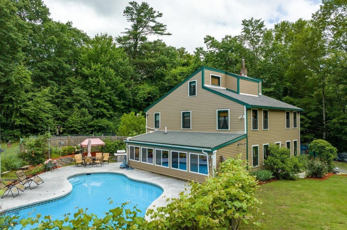 3 Mockingbird Ln, Kingston, NH 03848