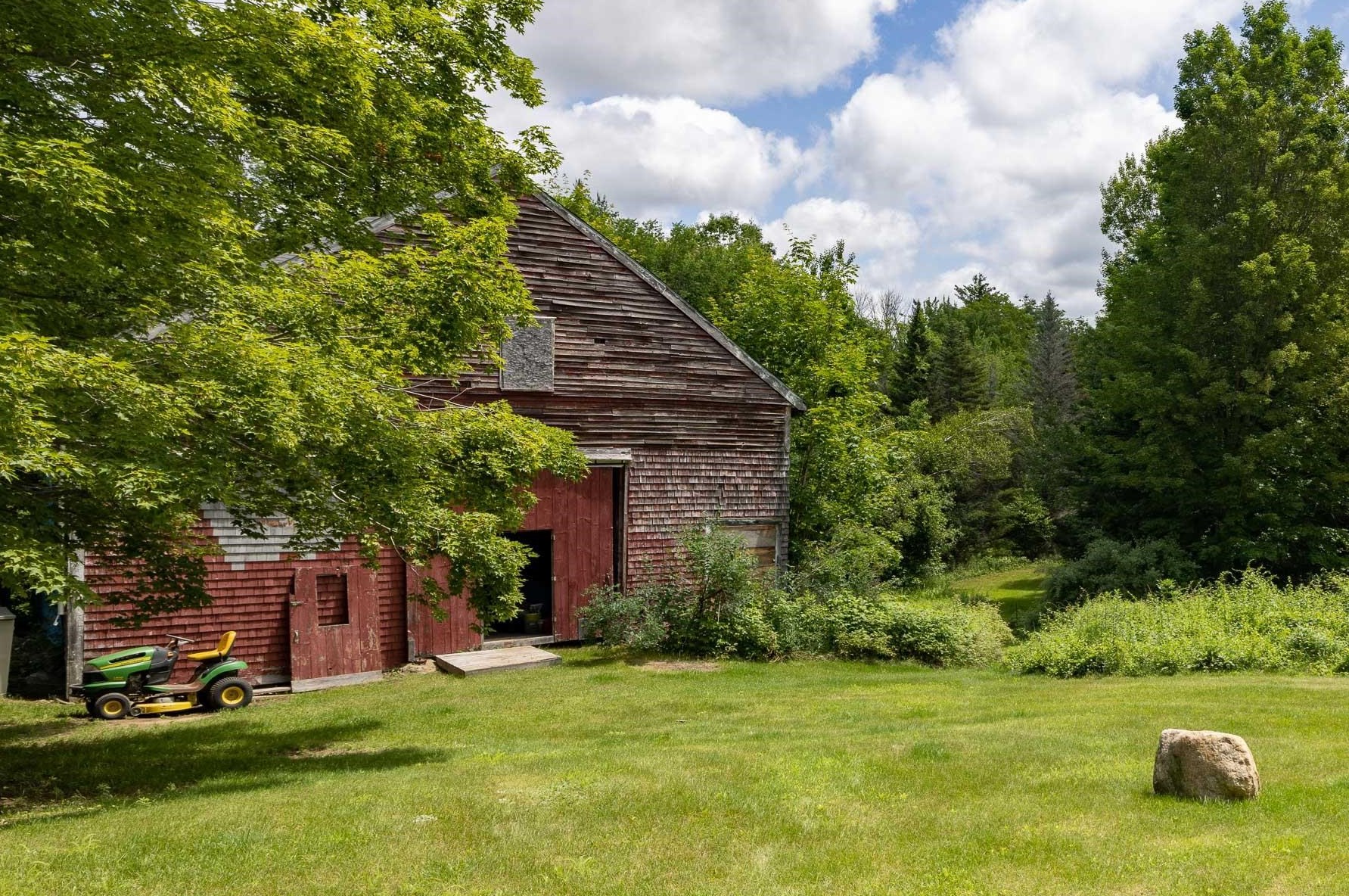 9 Cooper Rd, Barrington, NH 03825