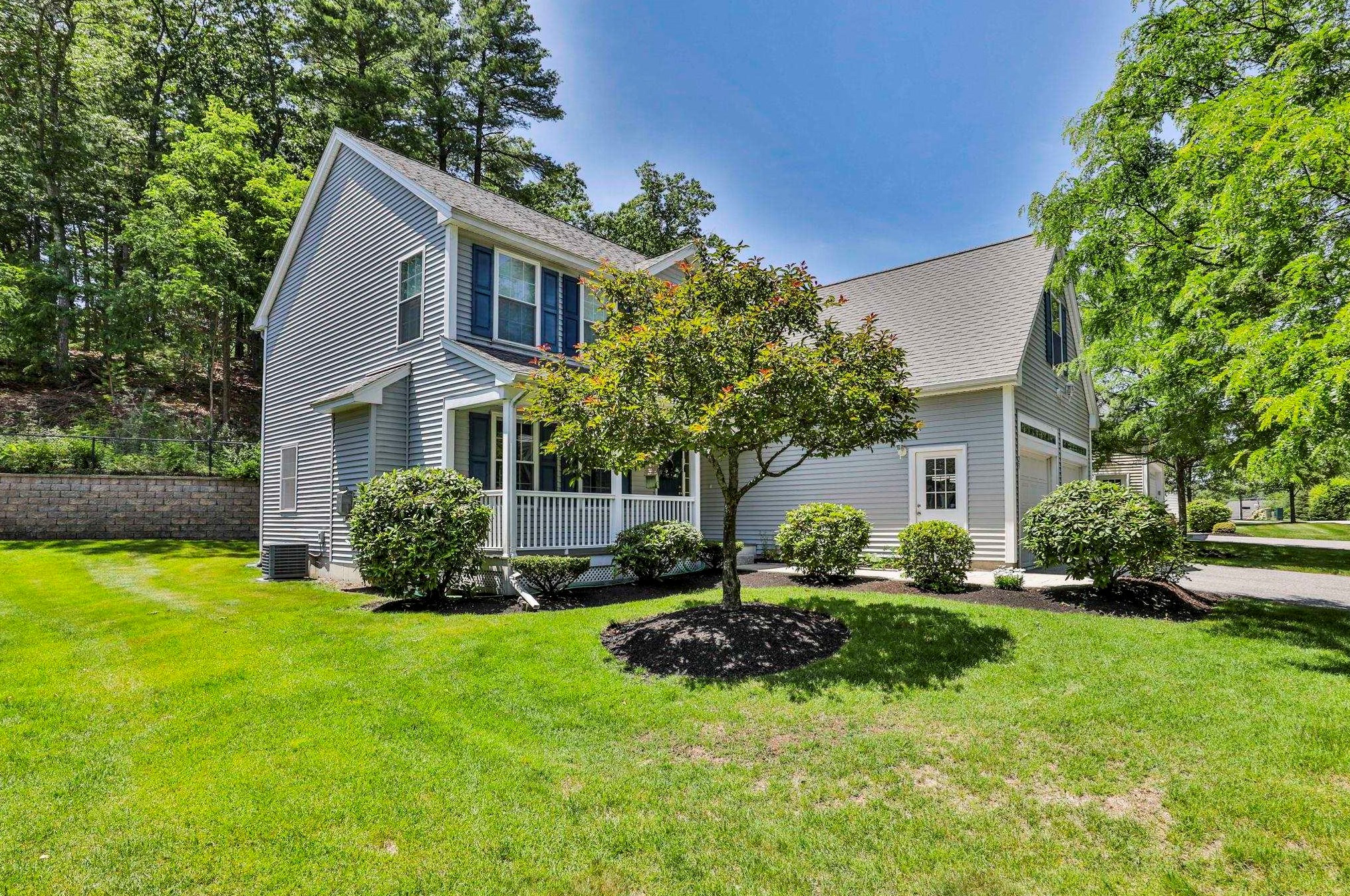 23 Hollow Ridge Dr, Nashua, NH 03062