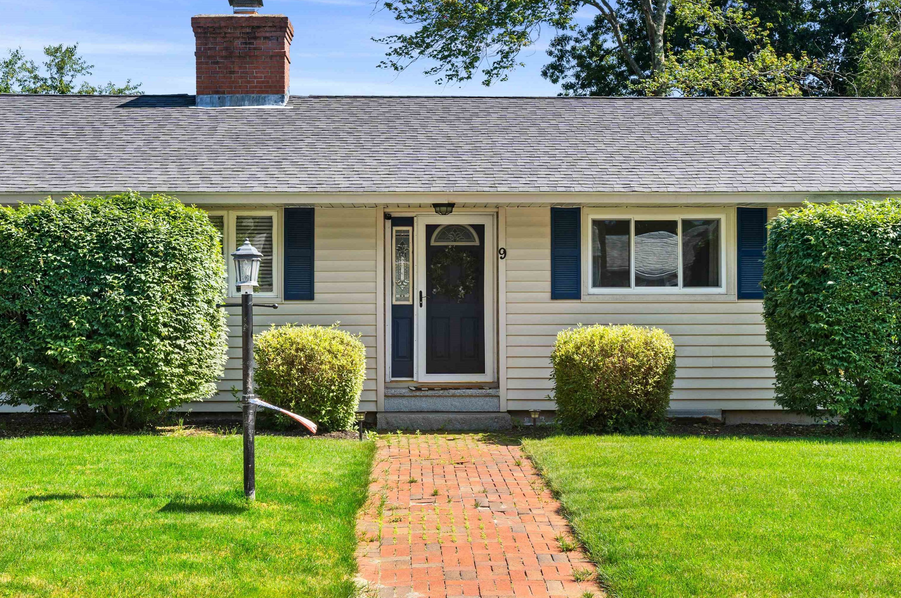 9 Palomino Ln, Manchester, NH 03110