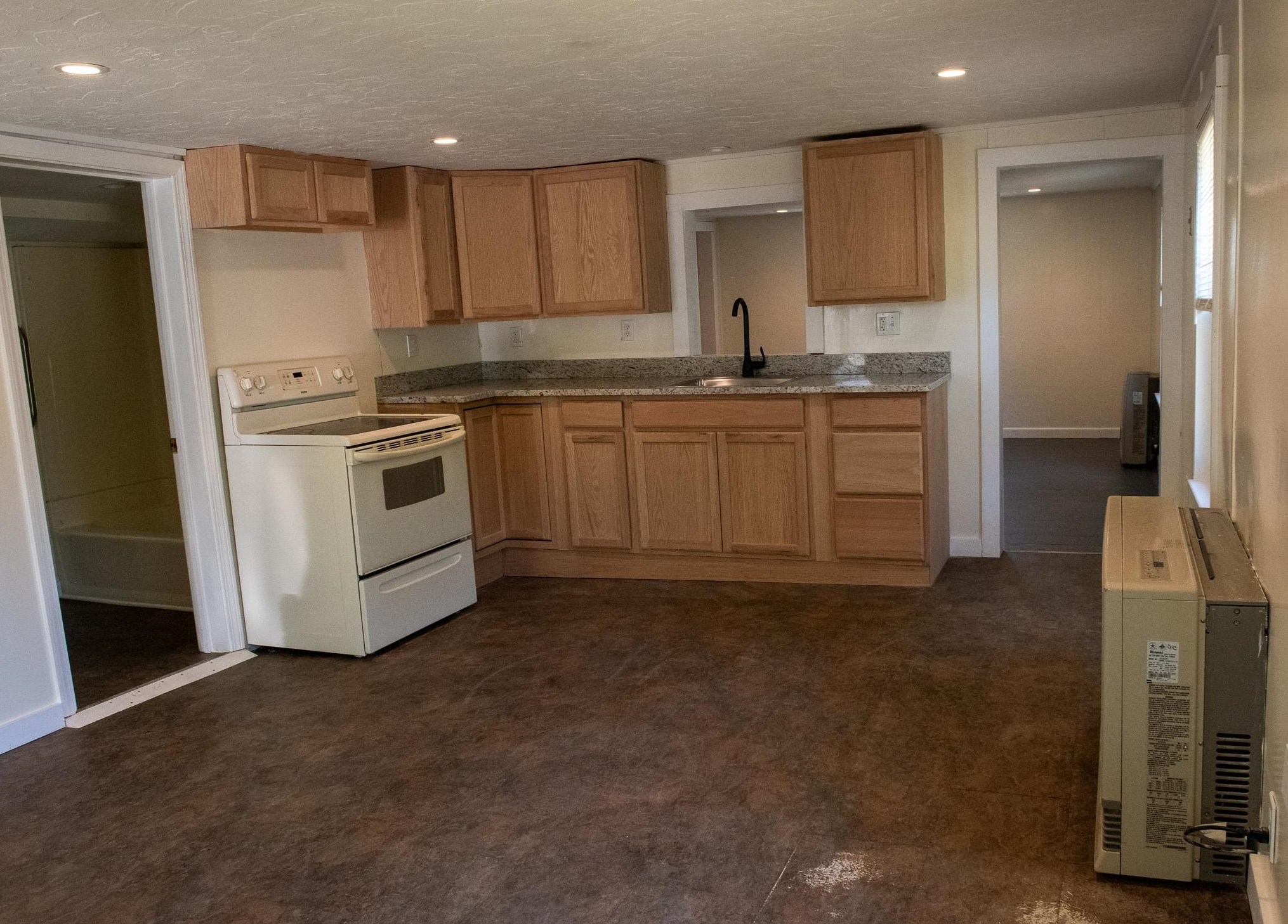 64 Summer St, Tilton, NH 03276