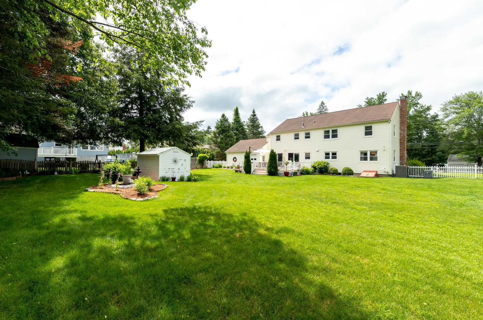 123 Baboosic Lake Rd, Merrimack NH 03054-3522 exterior