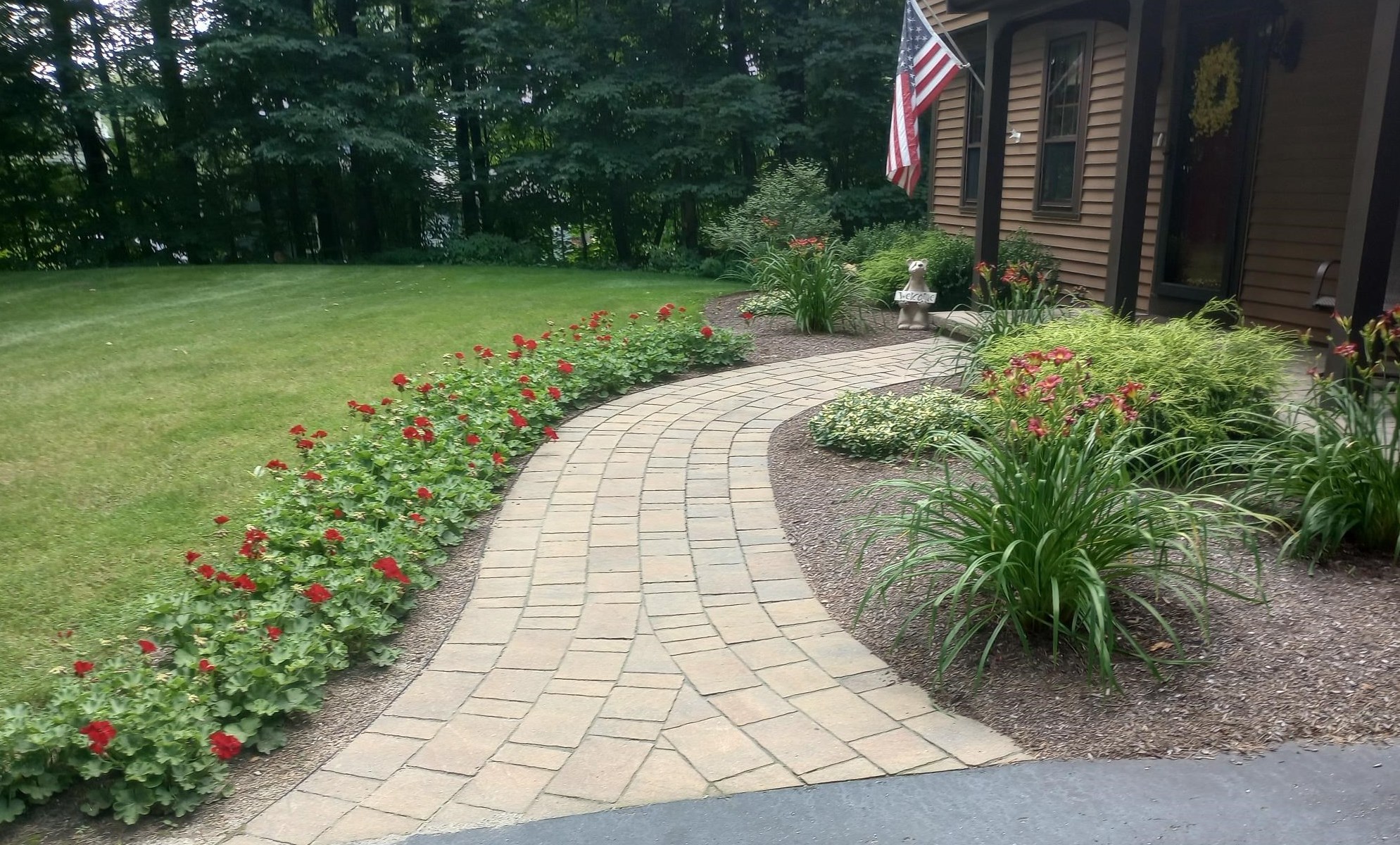 8 Powder House Rd, Sandown, NH 03873