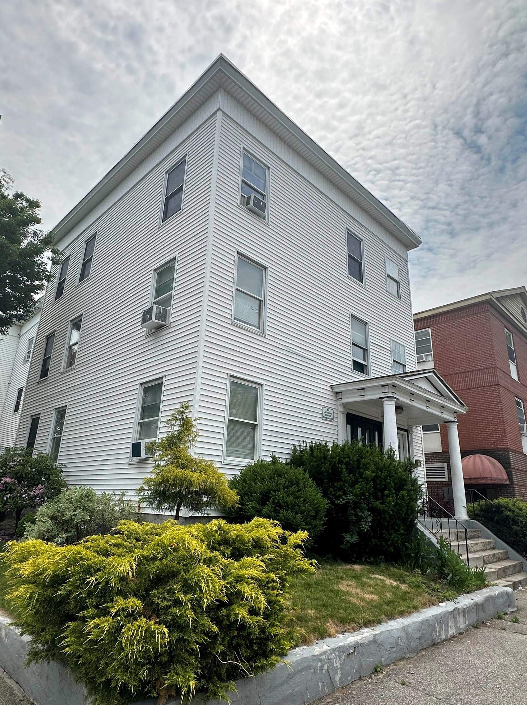 251 Pine St, Manchester, NH 03103