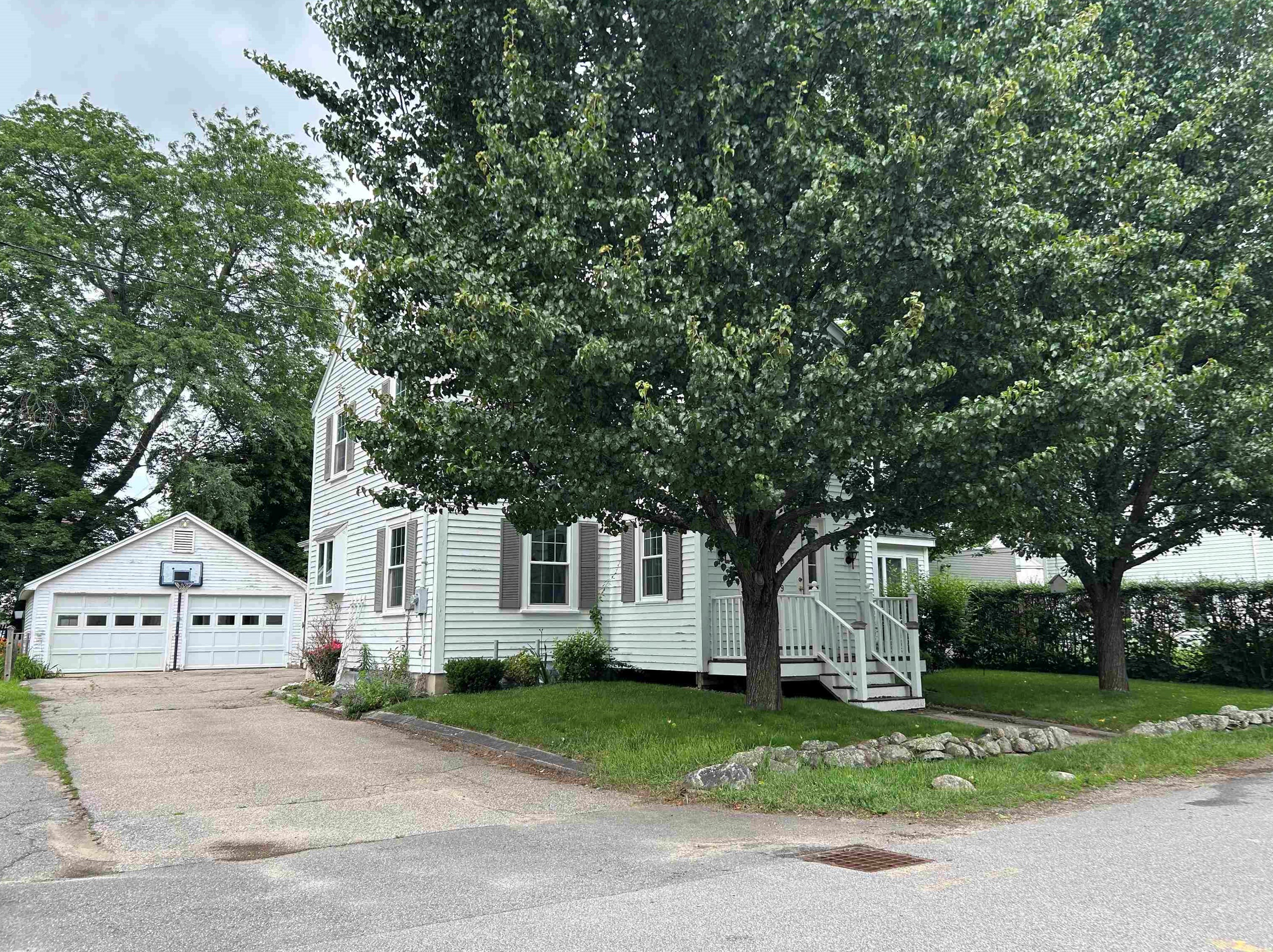 9 Parker St, Kensington, NH 03833 exterior