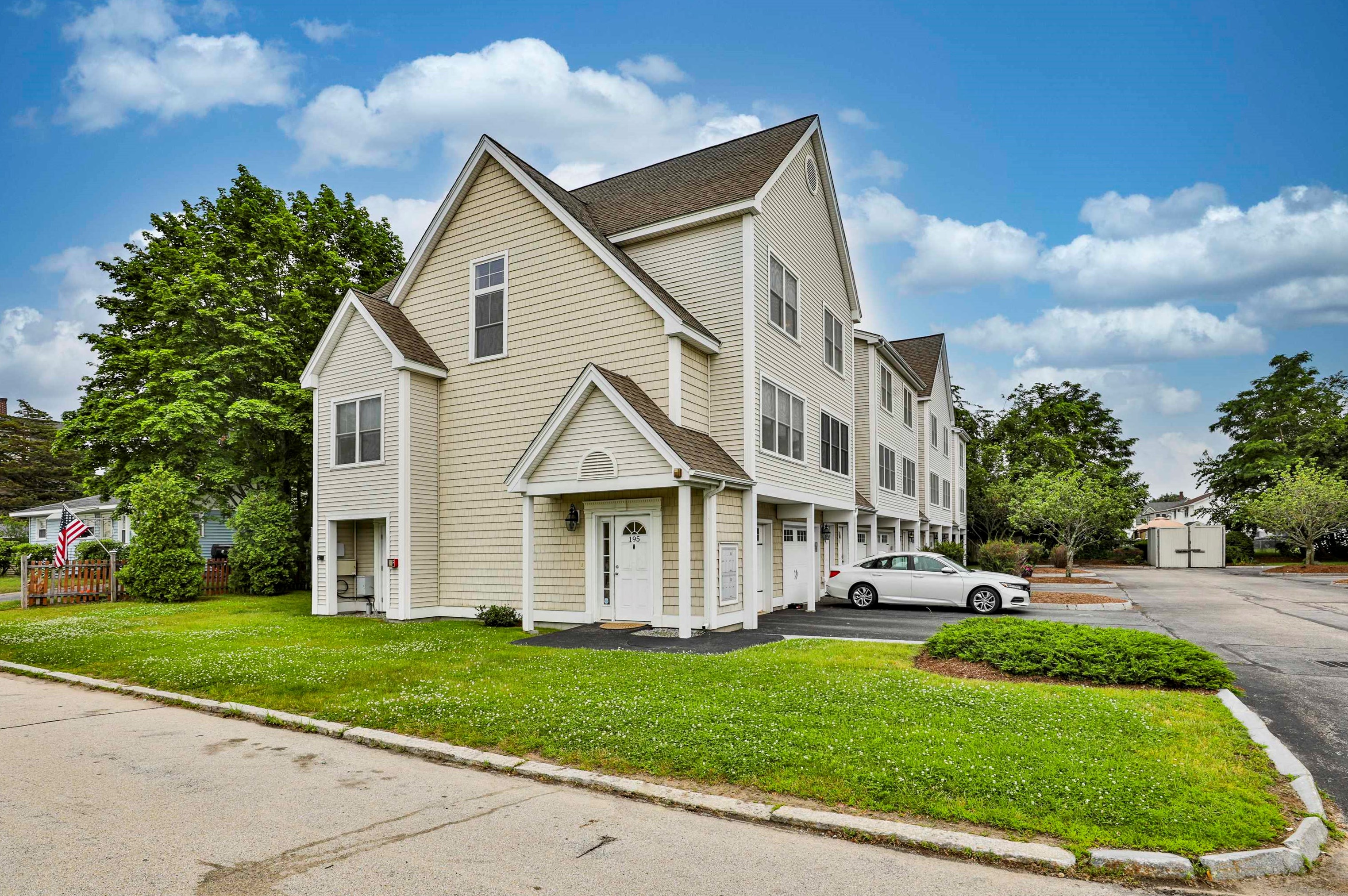 195 Silver St, Manchester, NH 03103-5506