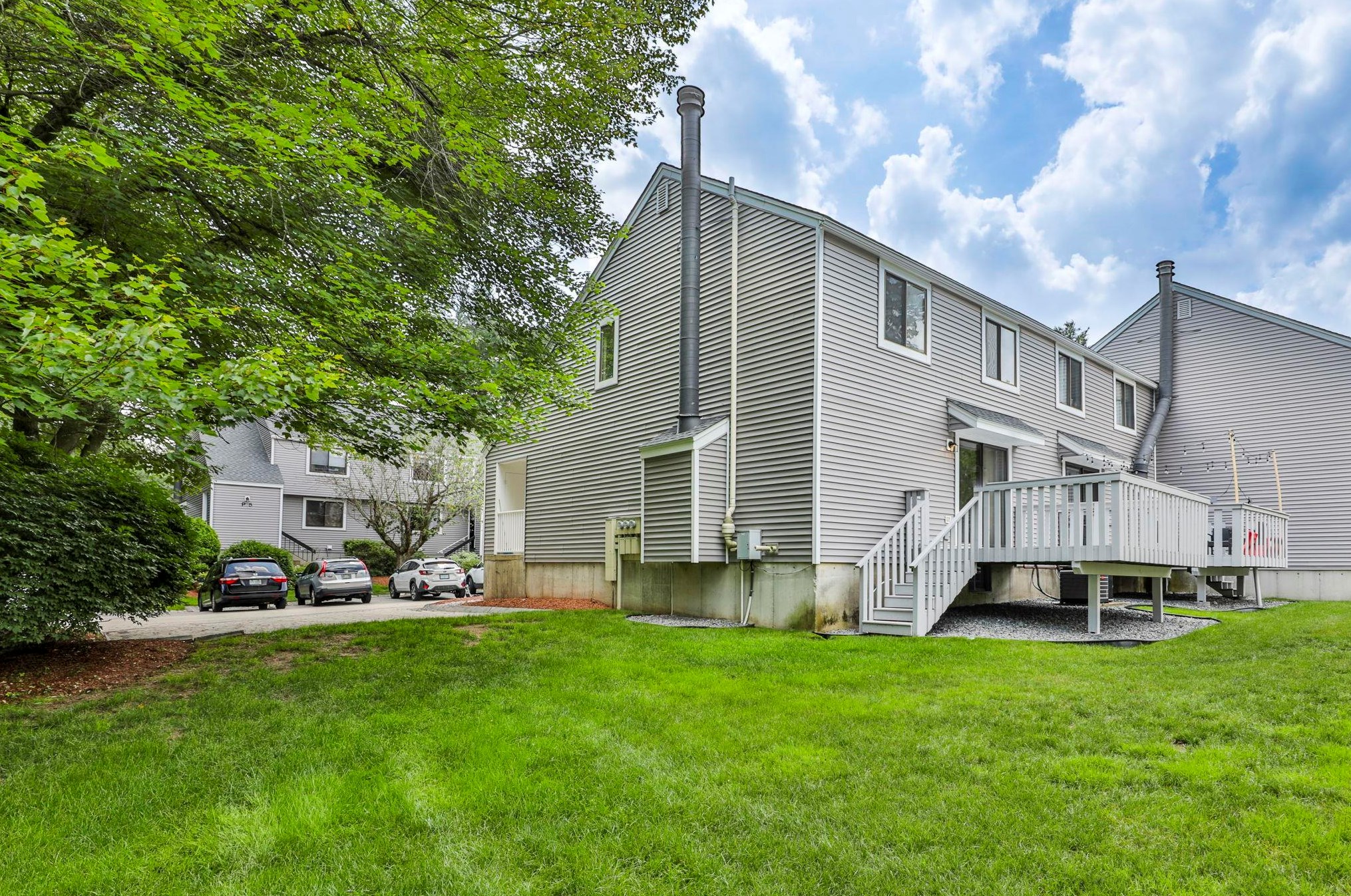 6 Snow Cir, Nashua NH  03062-2902 exterior
