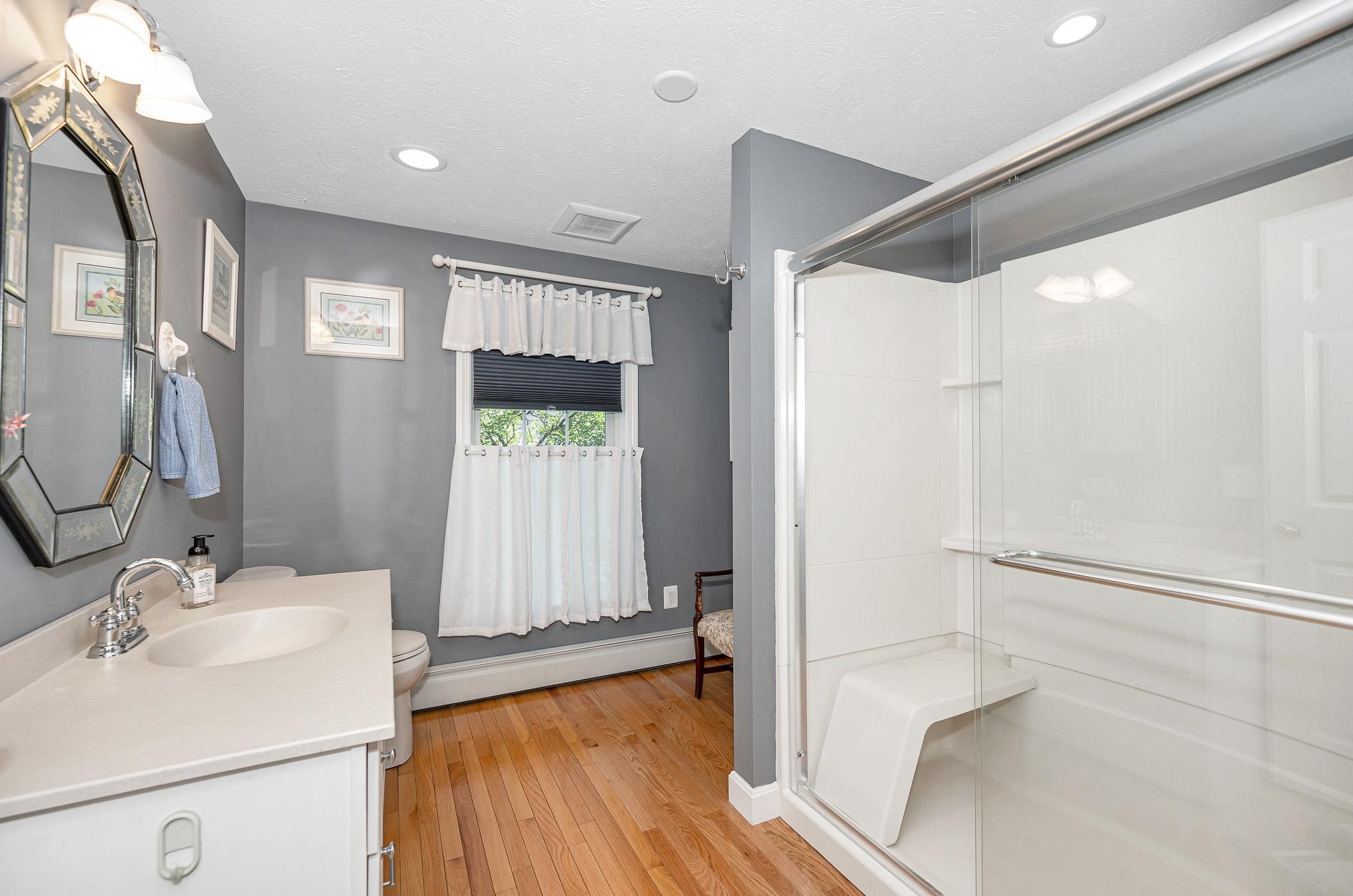 52 Pasture Dr, Manchester NH 03102-4958 exterior