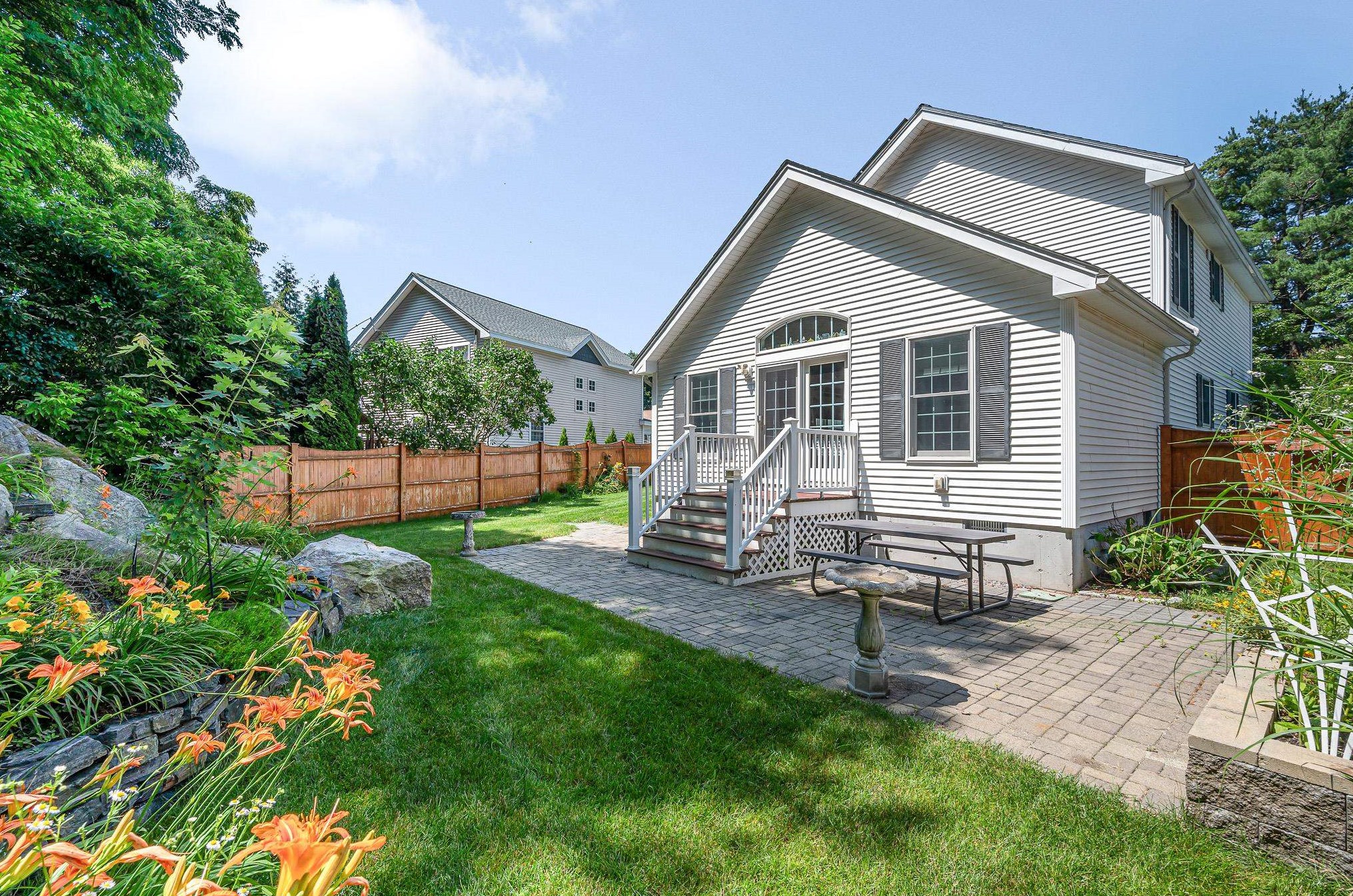 52 Pasture Dr, Manchester NH 03102-4958 exterior