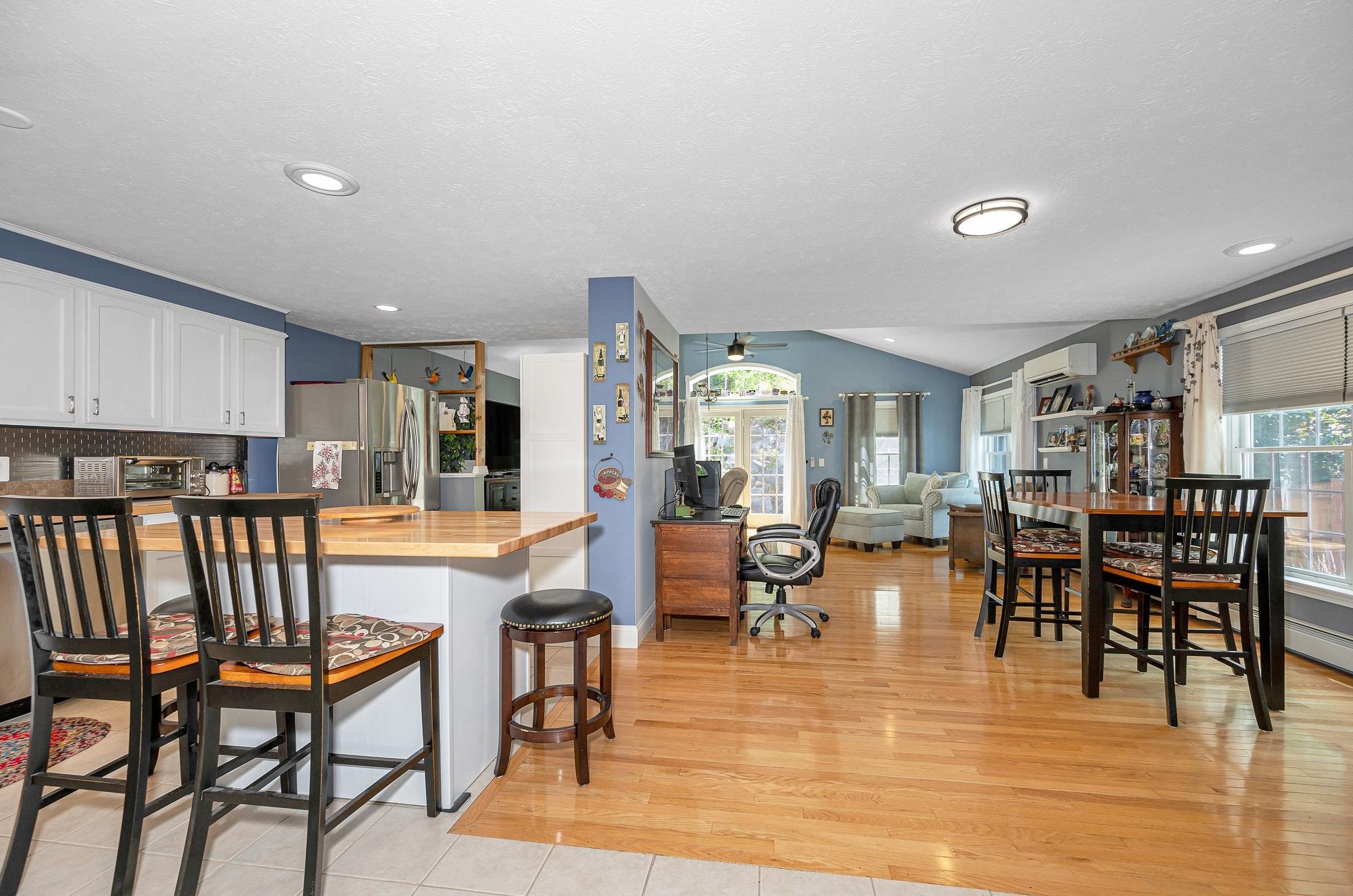 52 Pasture Dr, Manchester NH 03102-4958 exterior