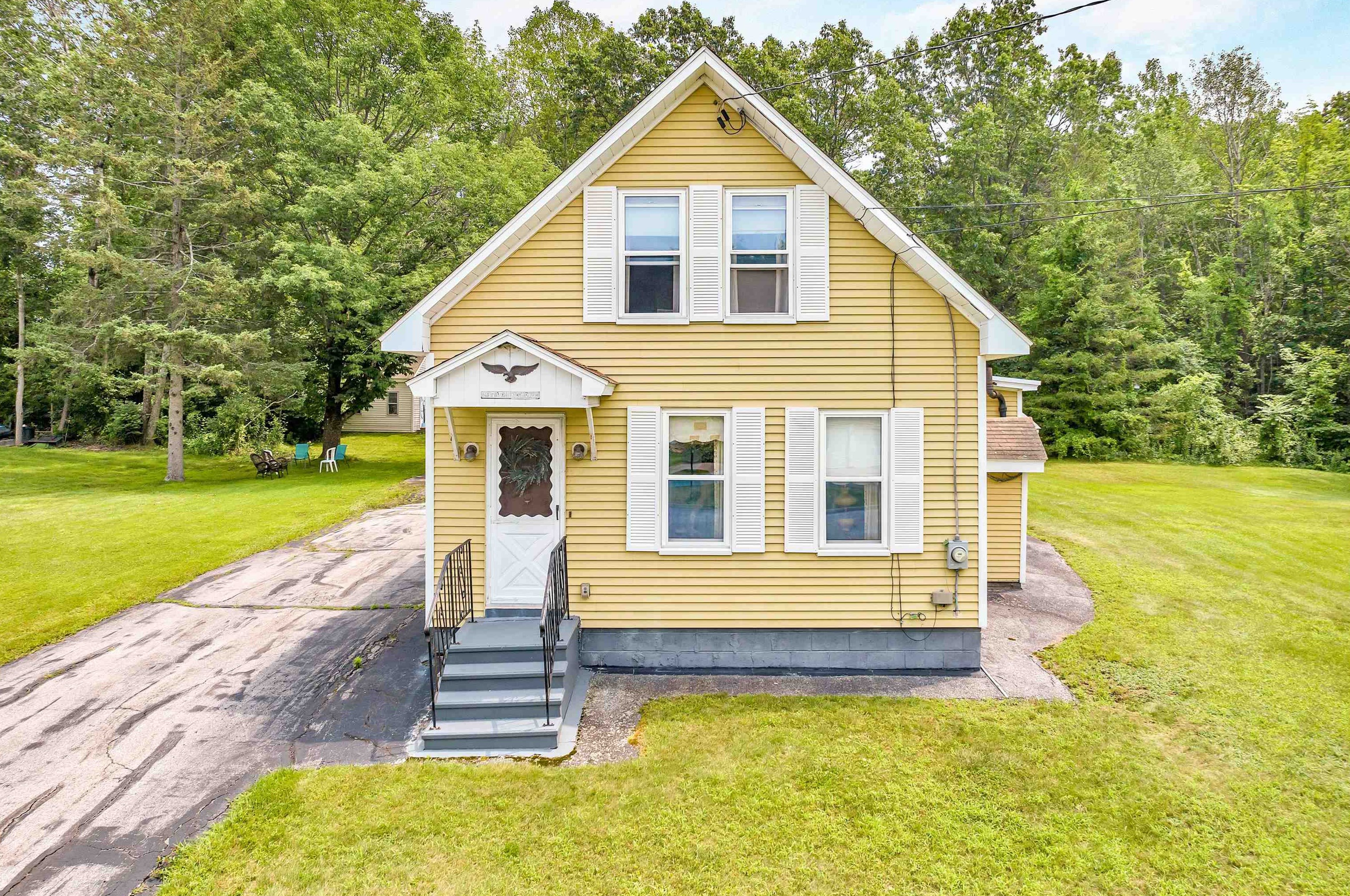 947 Wellington Rd, Manchester, NH 03104-4121