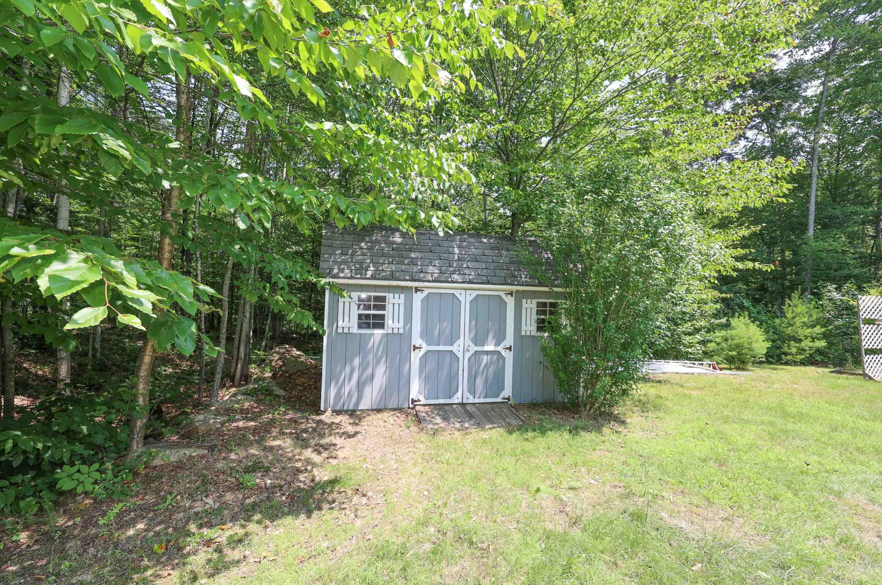 2 Flanders Rd, Meredith, NH 03253-5106