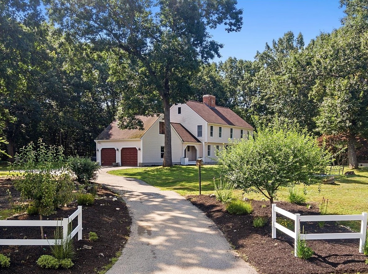 16 Baywood Dr, Hampstead, NH 03841