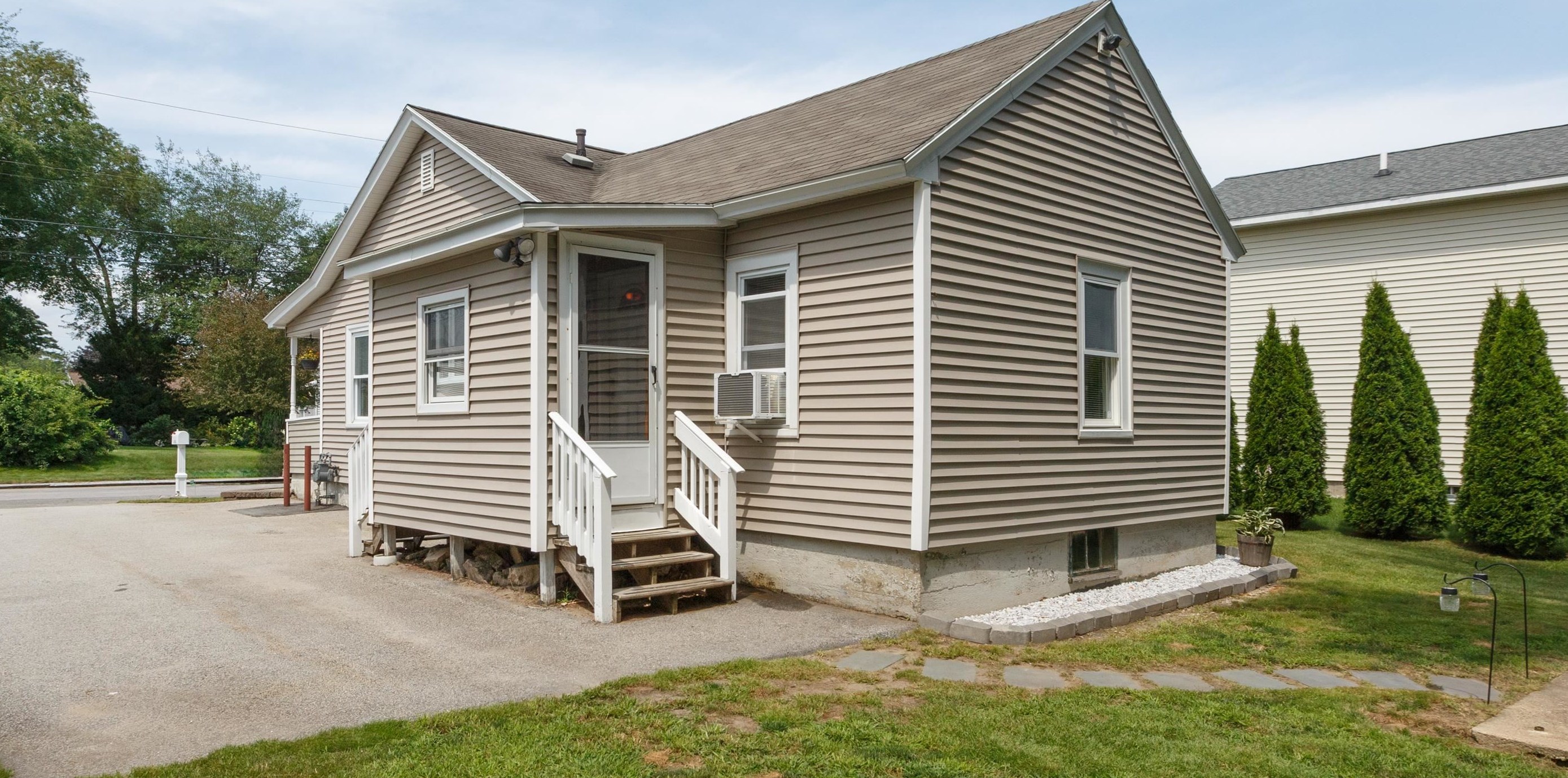 143 Orchard Ave, Manchester, NH 03109-4429