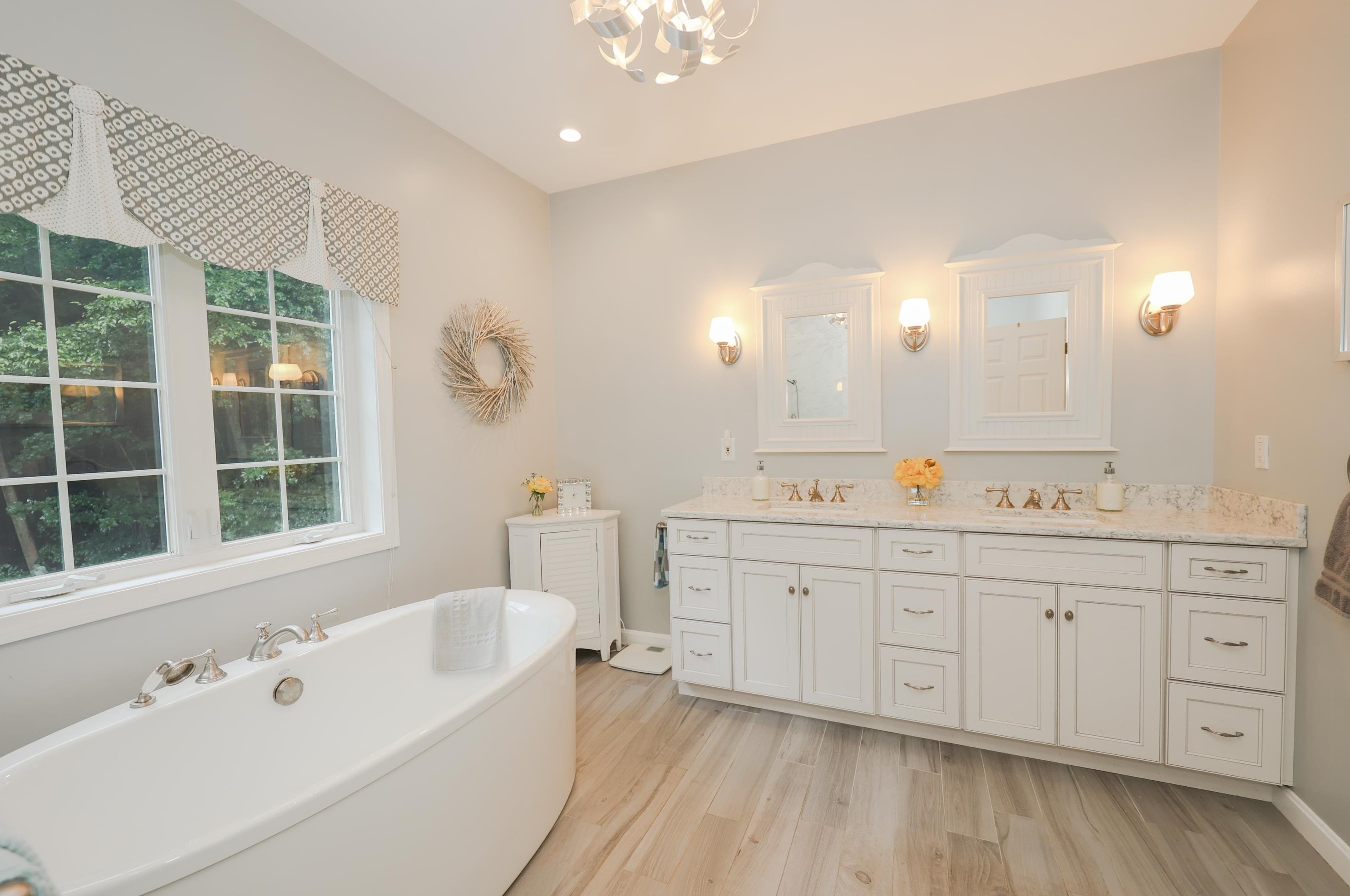 27 Farrwood Dr, Manchester NH 03106-2162 exterior