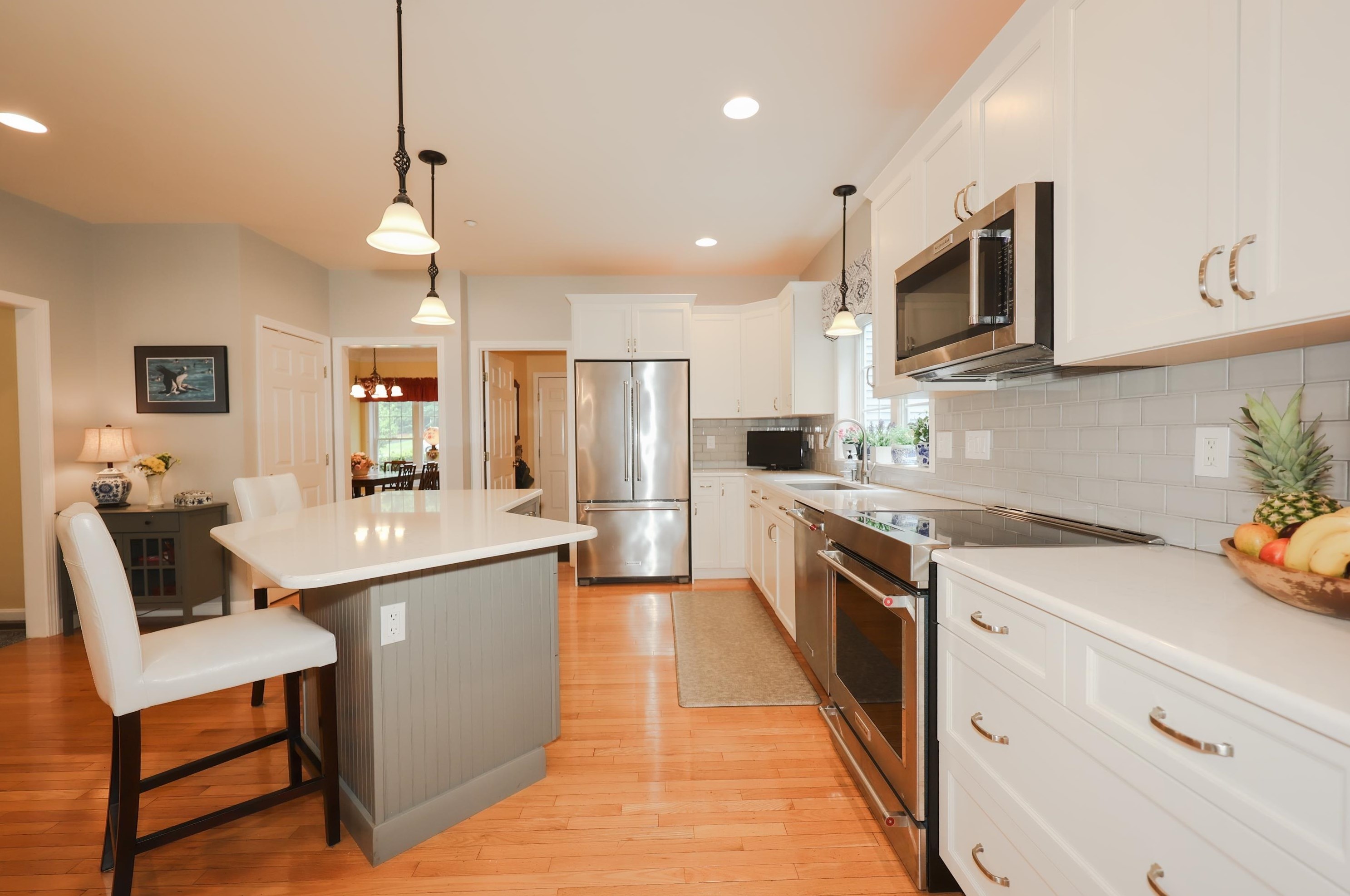 27 Farrwood Dr, Manchester NH 03106-2162 exterior