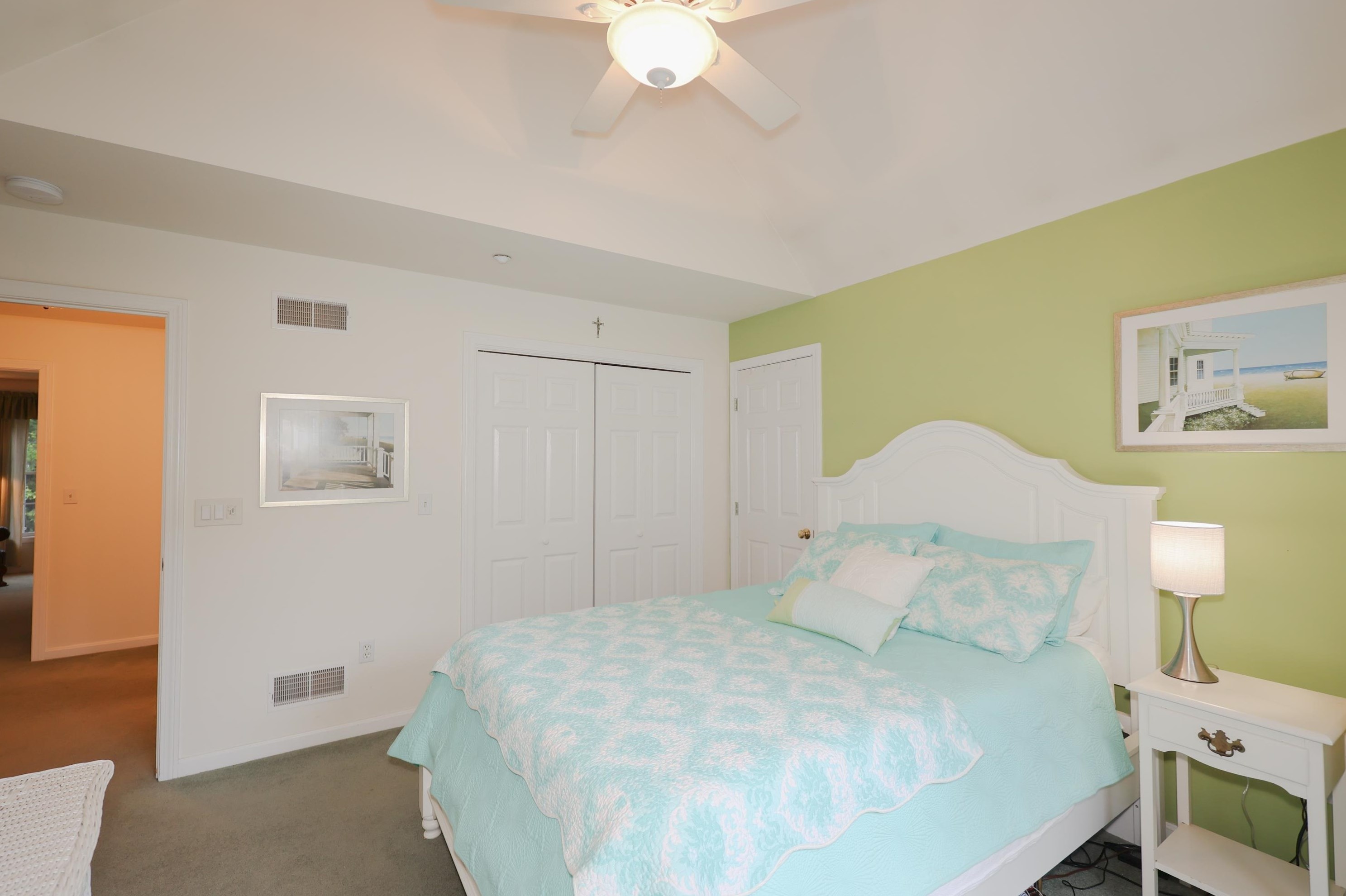 27 Farrwood Dr, Manchester NH 03106-2162 exterior